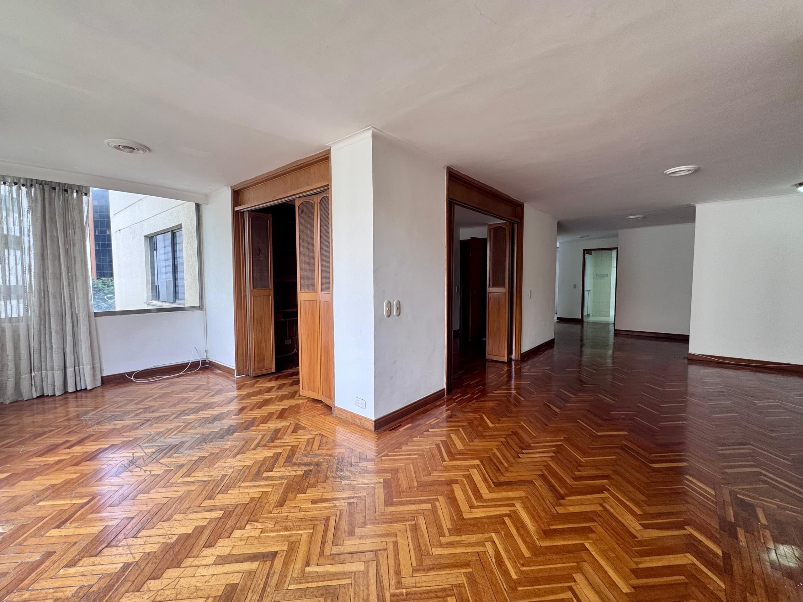 Apartamento en arriendo en Milla De Oro, El Poblado, Medellín — foto 2 de 13