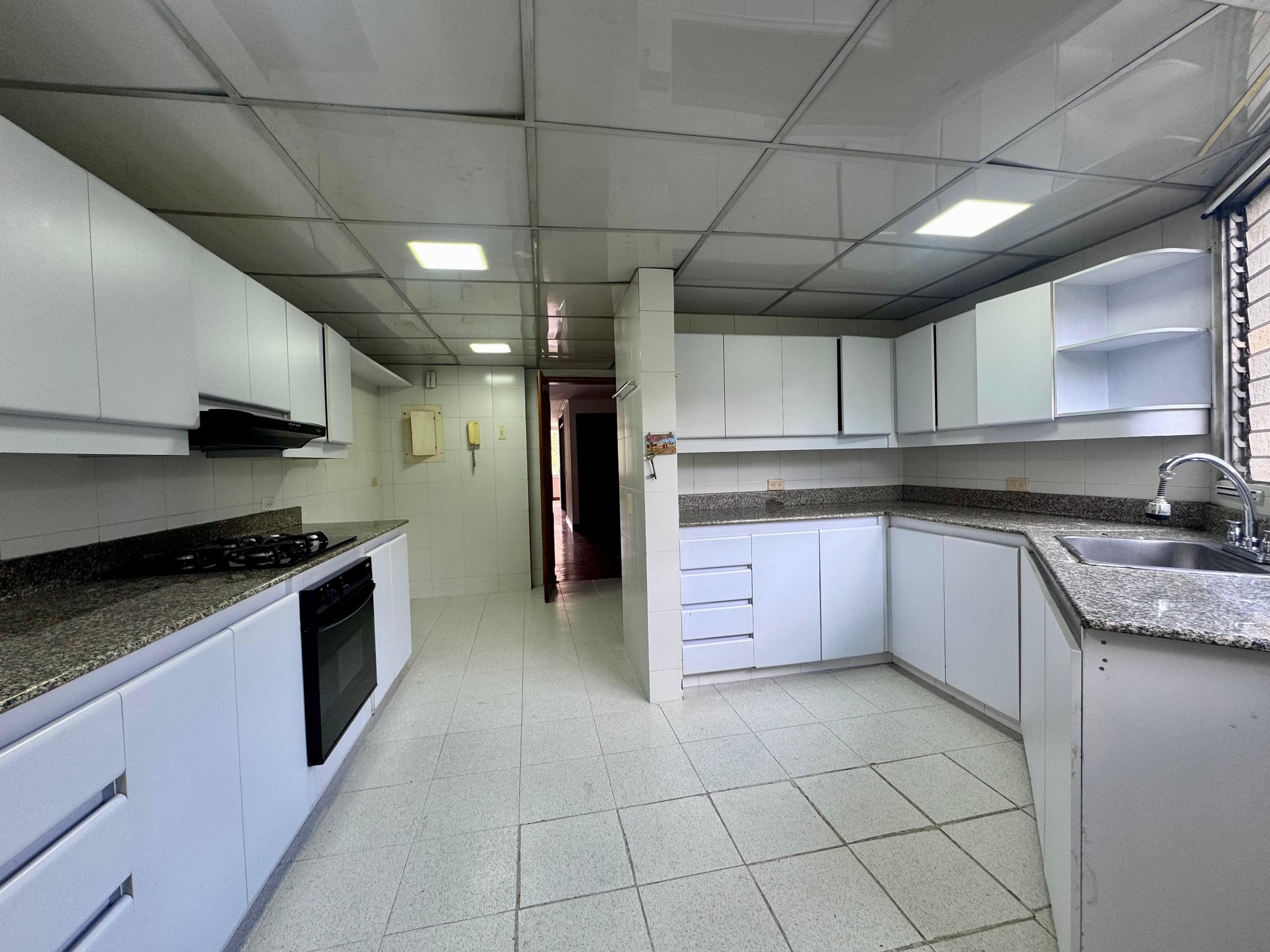 Apartamento en arriendo en Milla De Oro, El Poblado, Medellín — foto 4 de 13