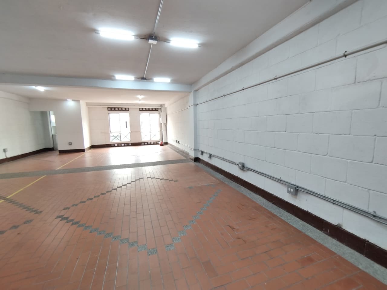 Bodega en arriendo en Guayabal, Medellín — foto 1 de 10