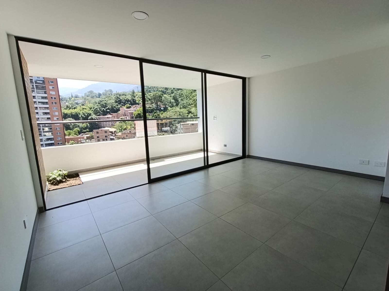 Apartamento en arriendo en El Chingui, Envigado — foto 1 de 13