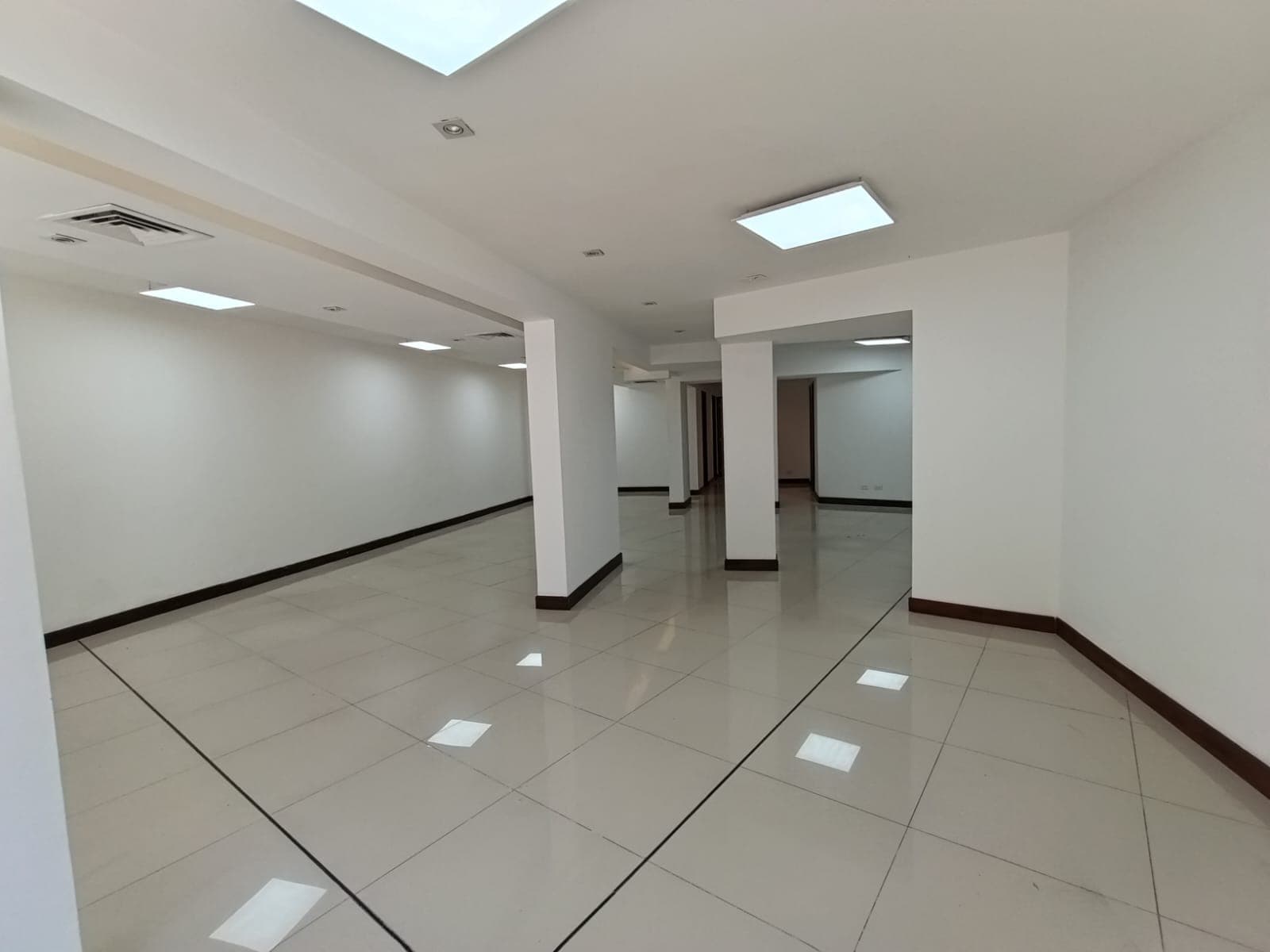 Local en arriendo en Parque De, Envigado — foto 1 de 16