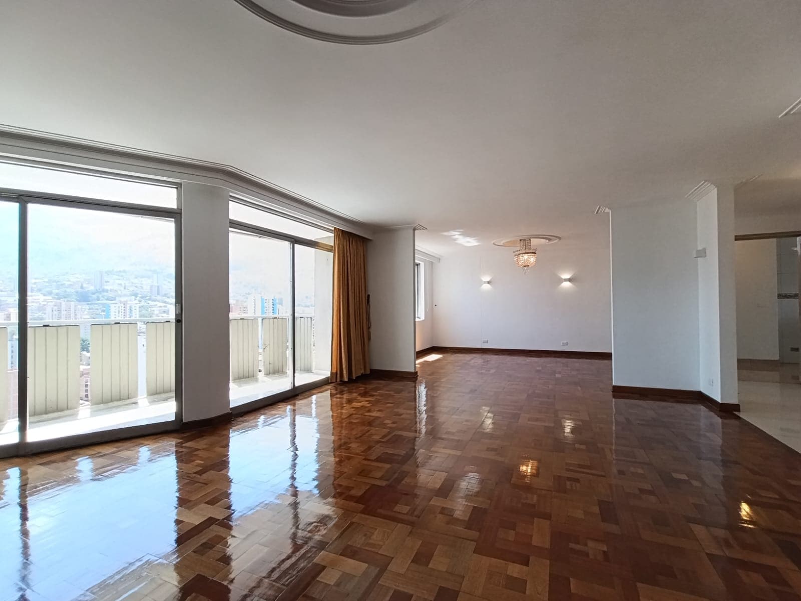 Apartamento en arriendo en La Candelaria, Centro, Medellín — foto 1 de 20