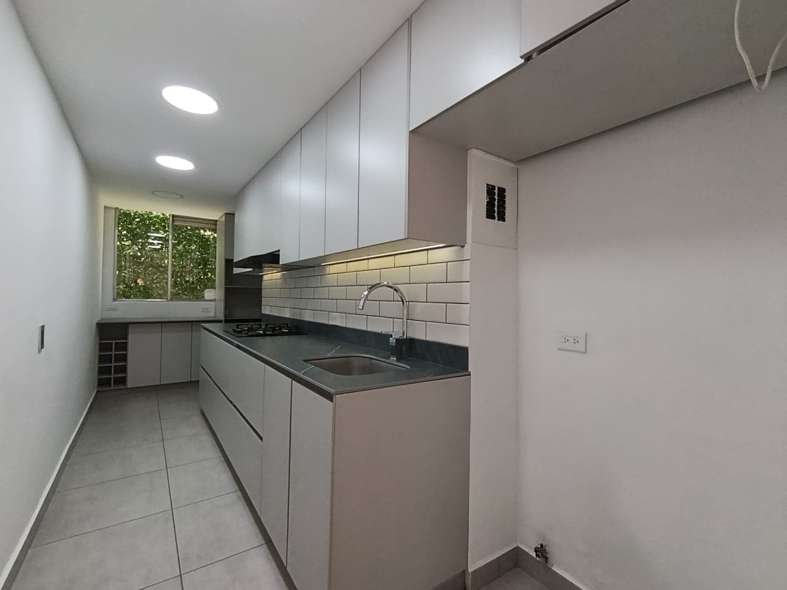 Apartamento en arriendo en Aguacatala, El Poblado, Medellín — foto 1 de 20