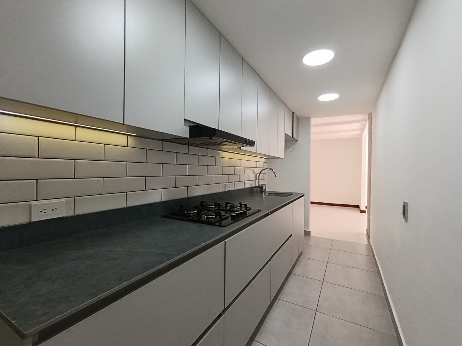 Apartamento en arriendo en Aguacatala, El Poblado, Medellín — foto 2 de 20