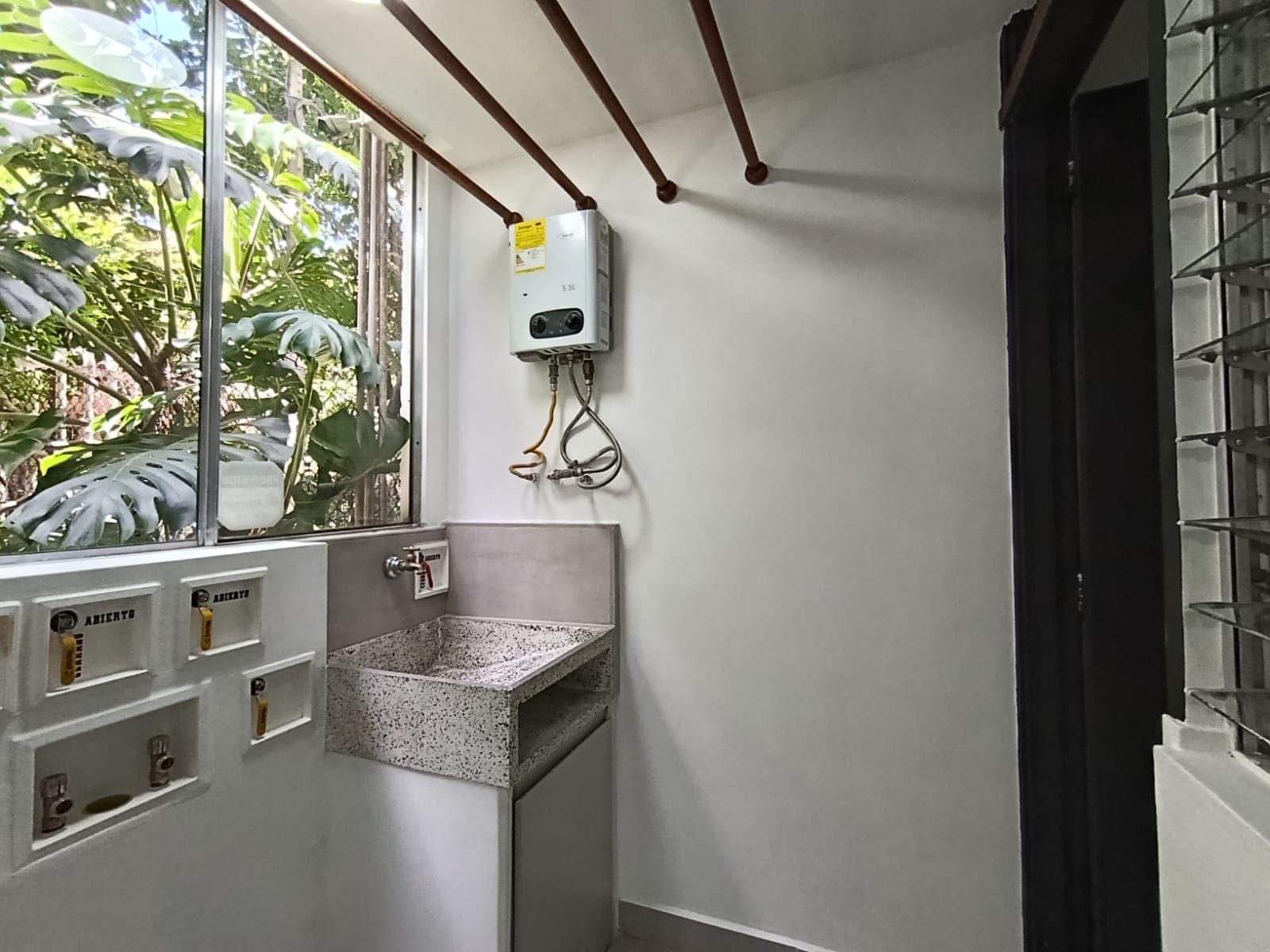 Apartamento en arriendo en Aguacatala, El Poblado, Medellín — foto 4 de 20
