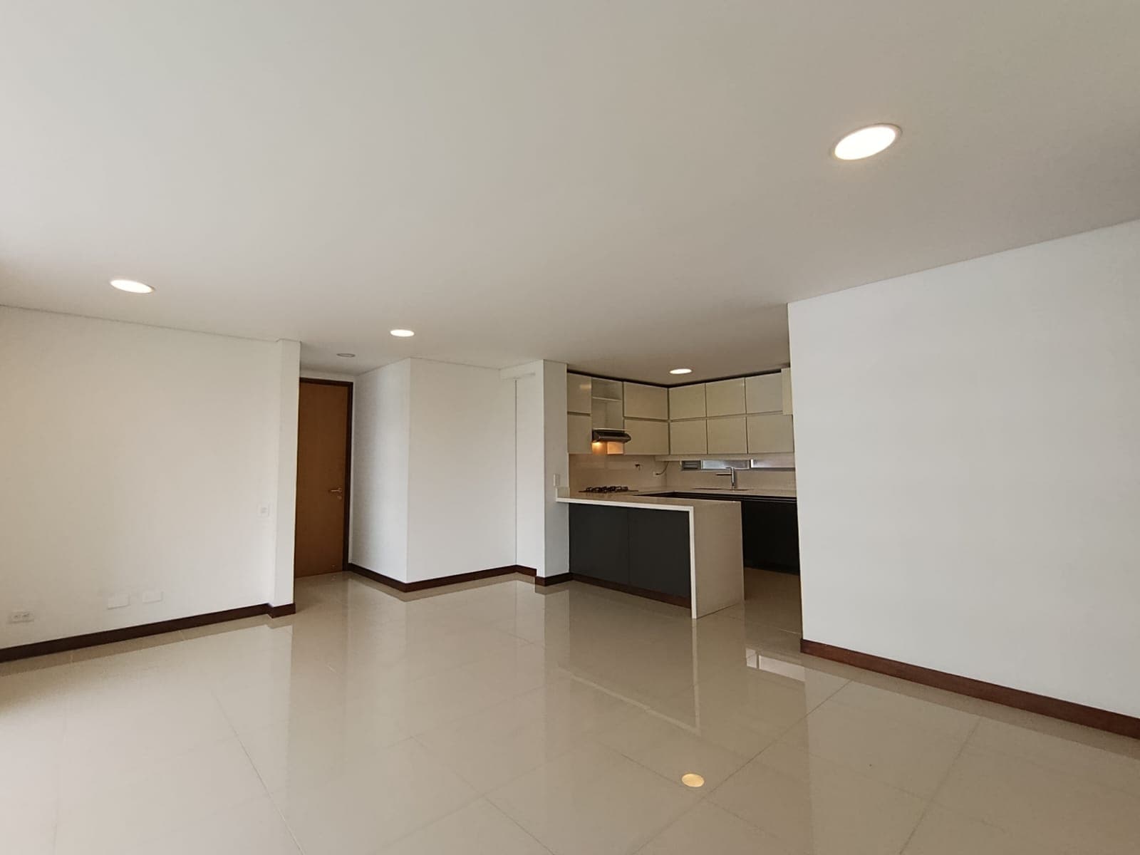 Apartamento en arriendo en Los Balsos, El Poblado, Medellín — foto 1 de 18