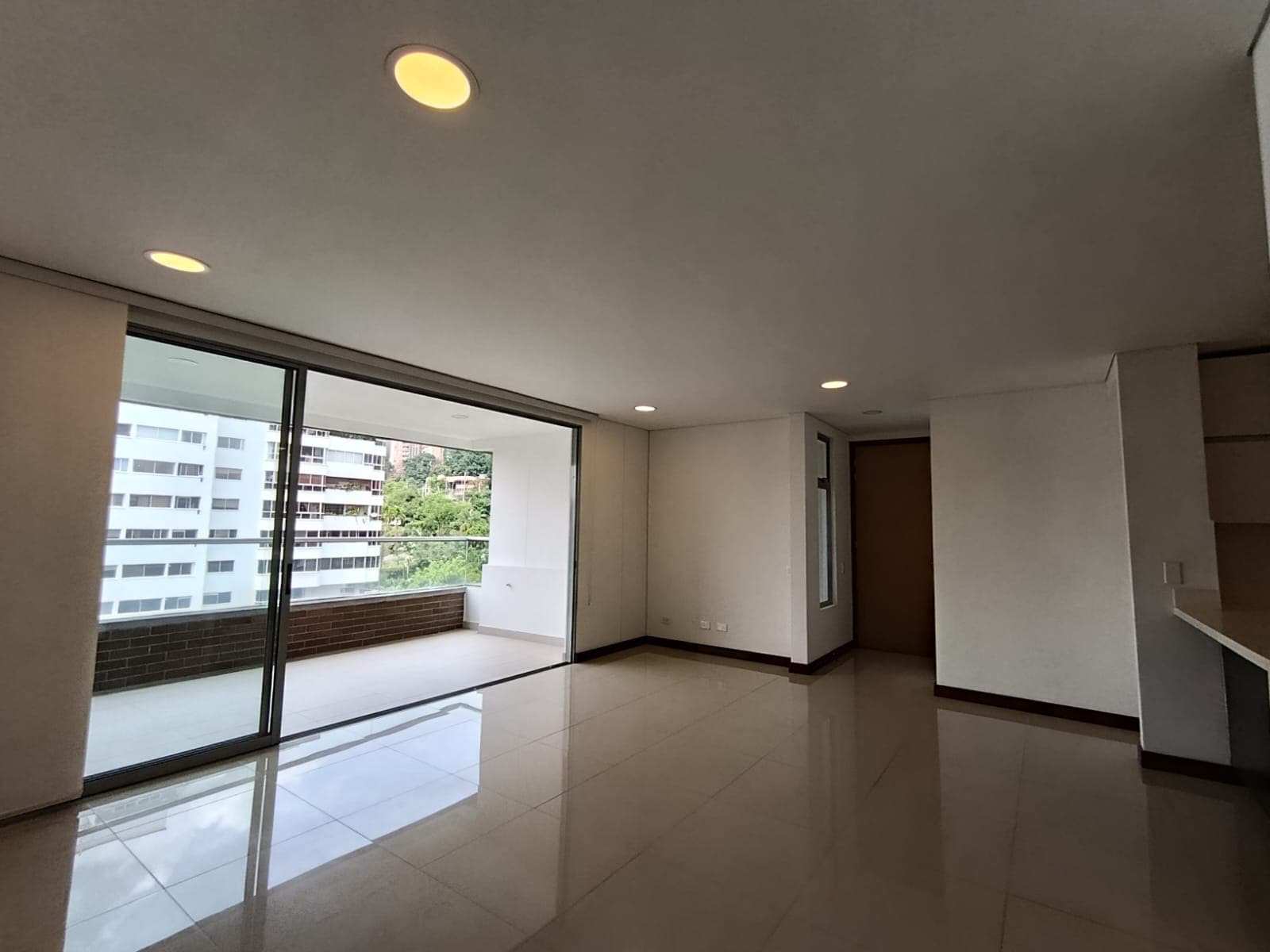 Apartamento en arriendo en Los Balsos, El Poblado, Medellín — foto 3 de 18