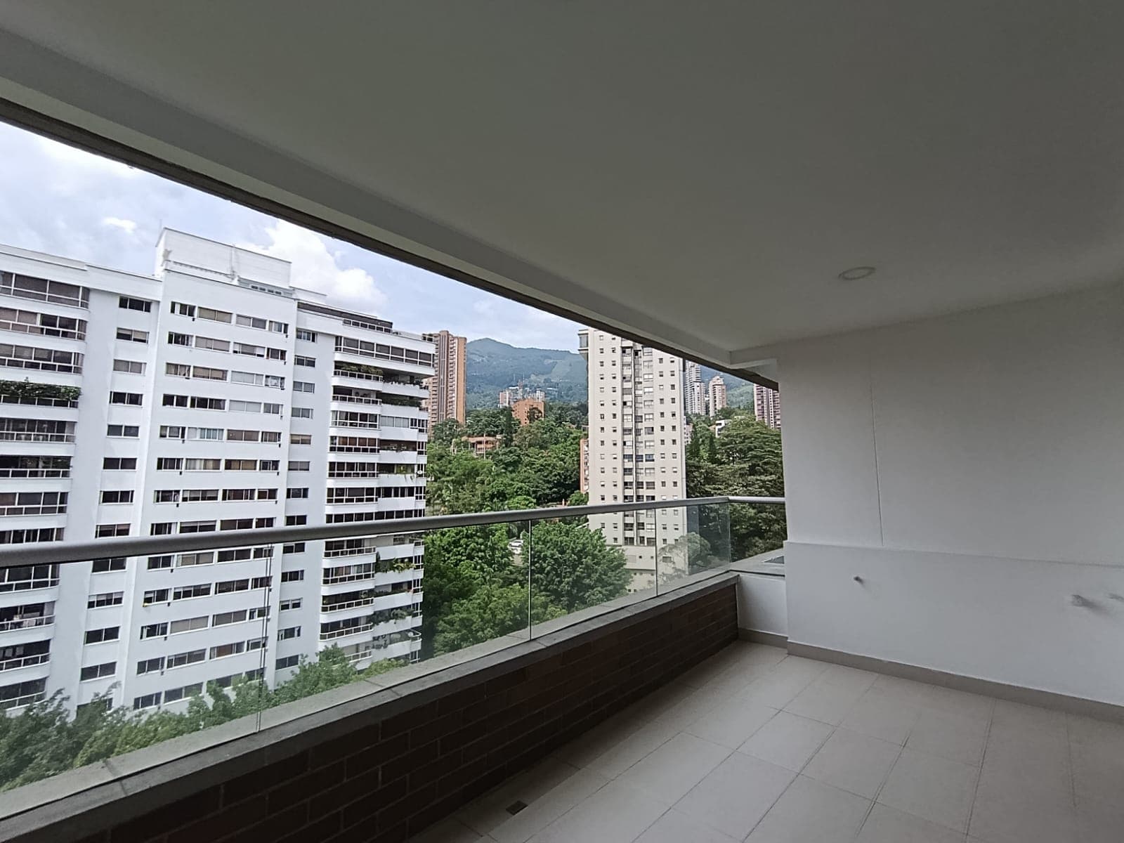 Apartamento en arriendo en Los Balsos, El Poblado, Medellín — foto 4 de 18