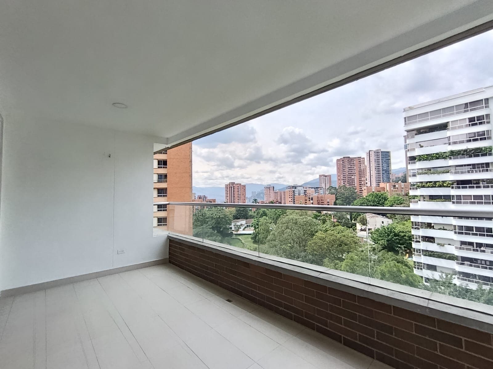 Apartamento en arriendo en Los Balsos, El Poblado, Medellín — foto 5 de 18
