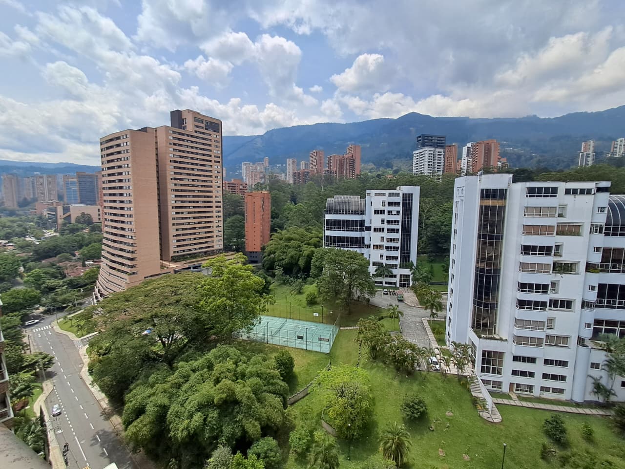 Apartamento en arriendo en Los Balsos, El Poblado, Medellín — foto 1 de 20