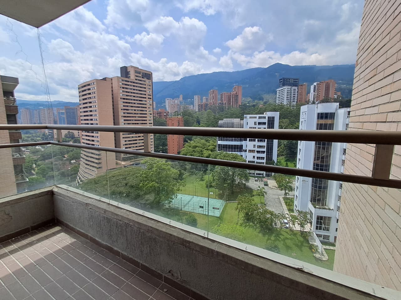 Apartamento en arriendo en Los Balsos, El Poblado, Medellín — foto 2 de 20