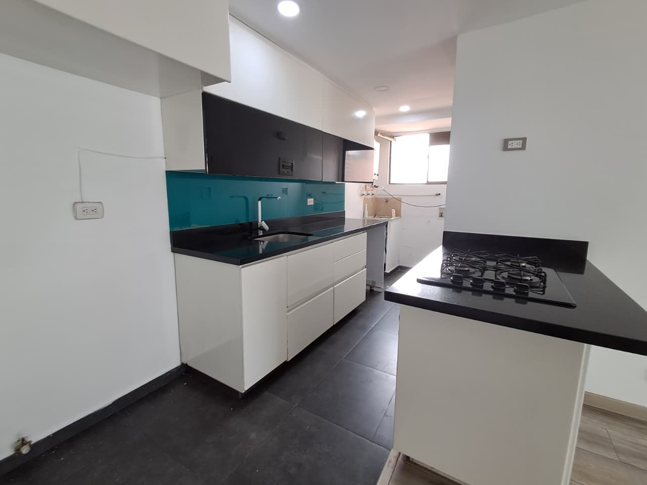 Apartamento en arriendo en Los Balsos, El Poblado, Medellín — foto 3 de 20
