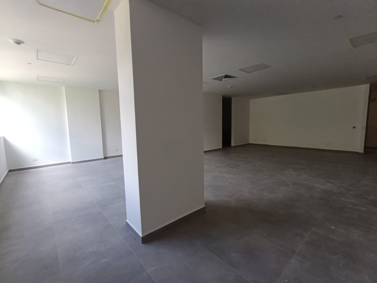 Oficina en arriendo en Ciudad Del Rio, El Poblado, Medellín — foto 1 de 13