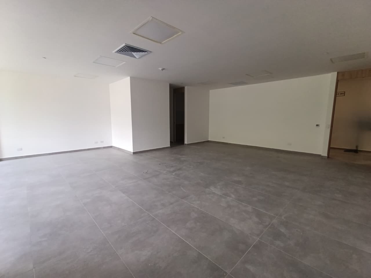 Oficina en arriendo en Ciudad Del Rio, El Poblado, Medellín — foto 1 de 13