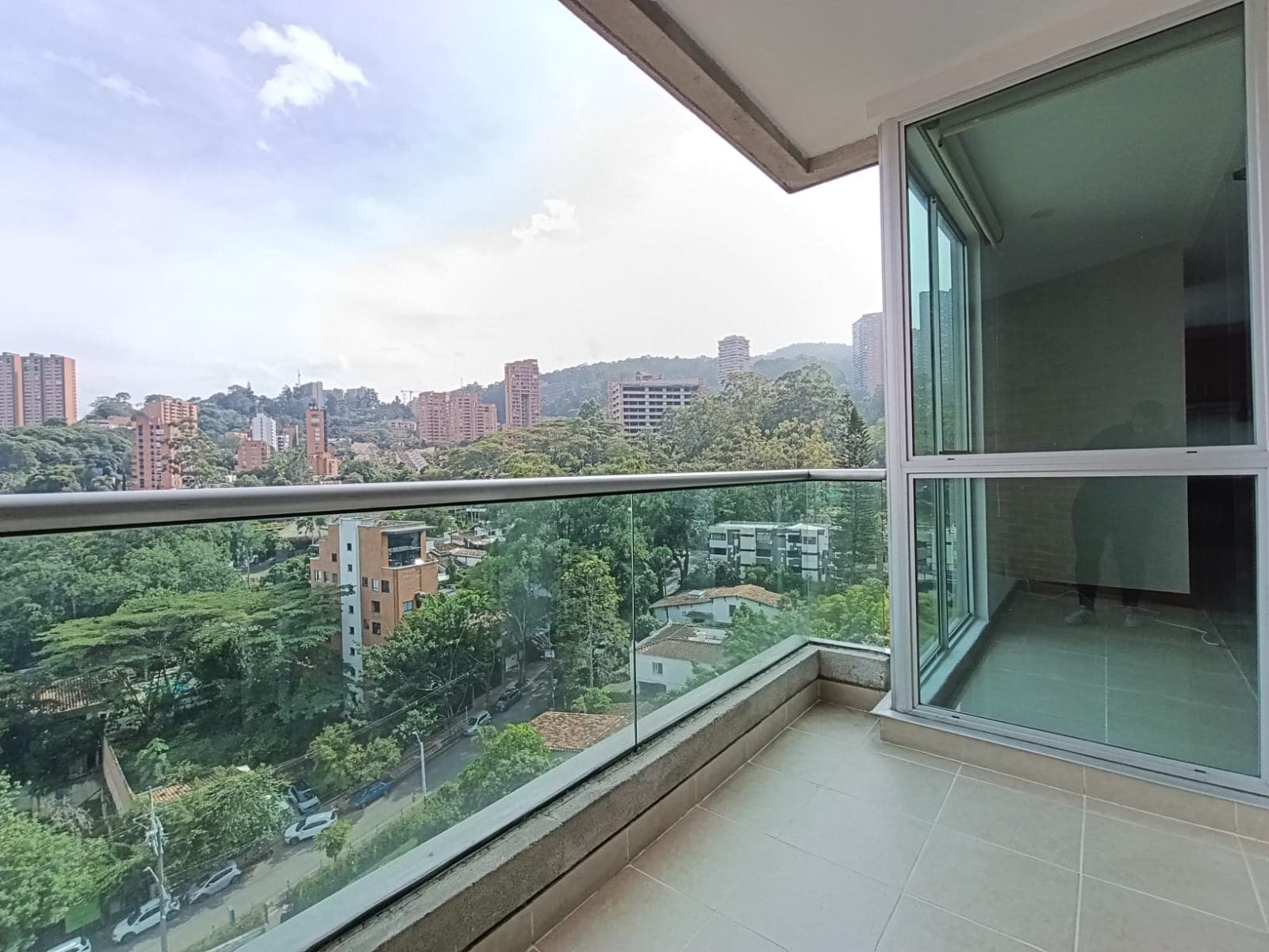 Apartamento en arriendo en Las Lomas, El Poblado, Medellín — foto 1 de 11
