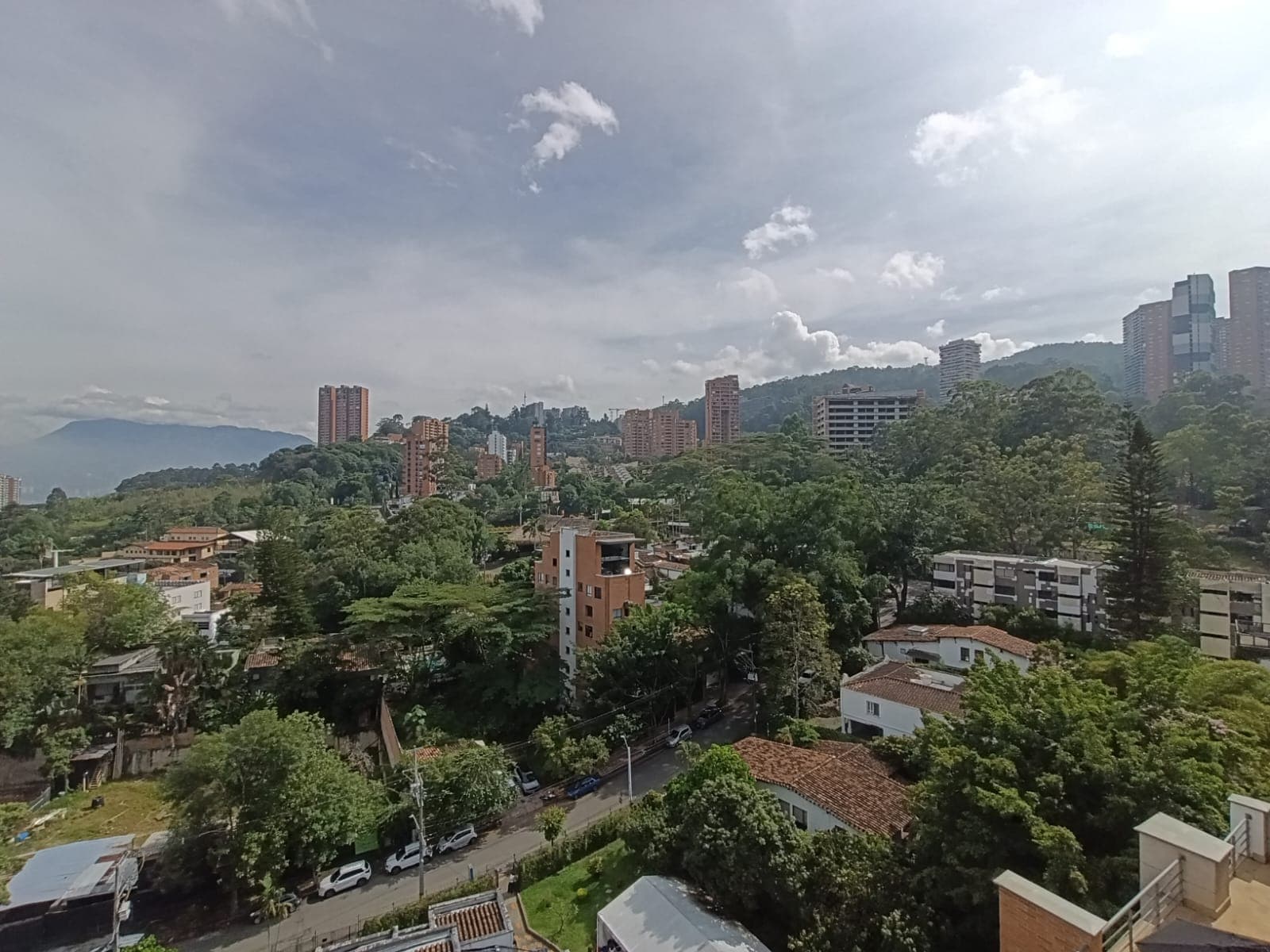 Apartamento en arriendo en Las Lomas, El Poblado, Medellín — foto 2 de 11
