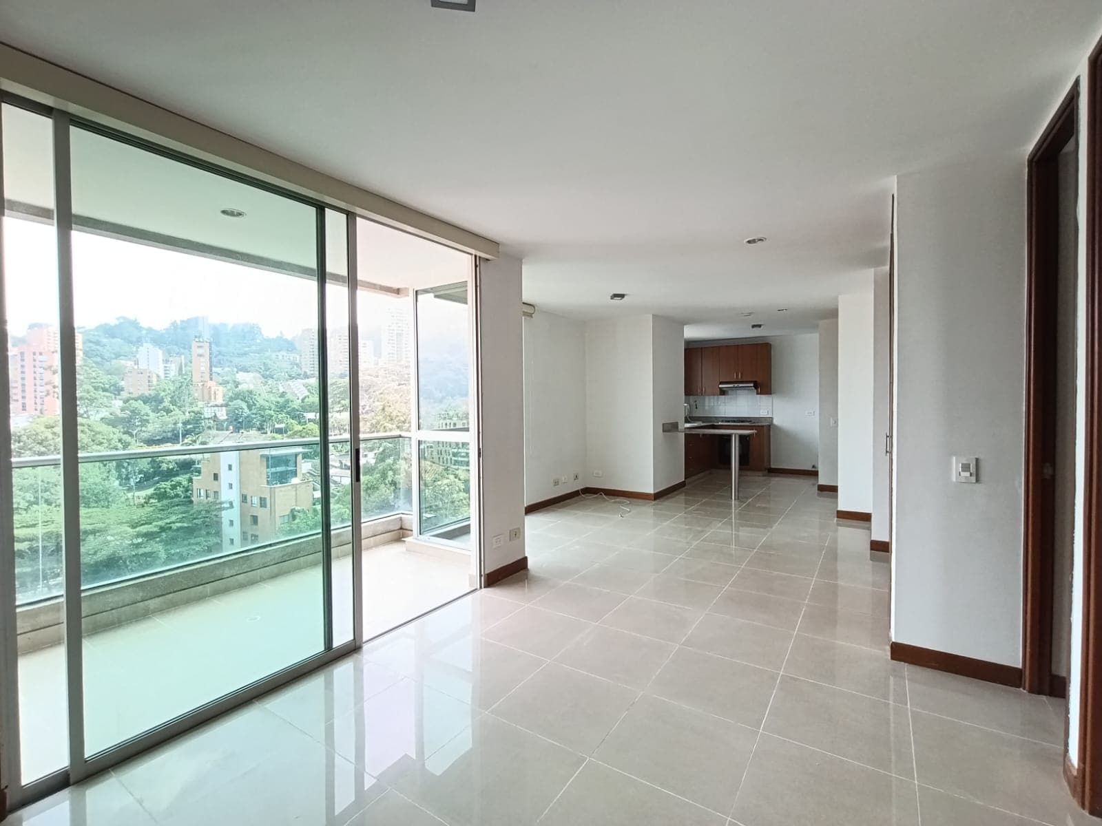 Apartamento en arriendo en Las Lomas, El Poblado, Medellín — foto 3 de 11