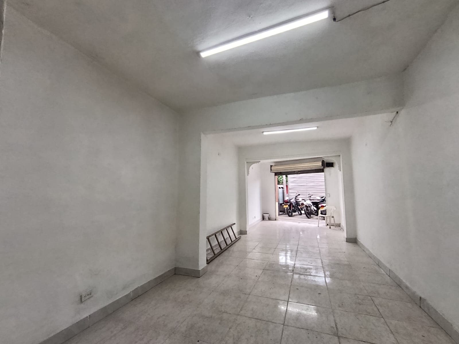 Local en arriendo en El Chagualo, Centro, Medellín — foto 2 de 8