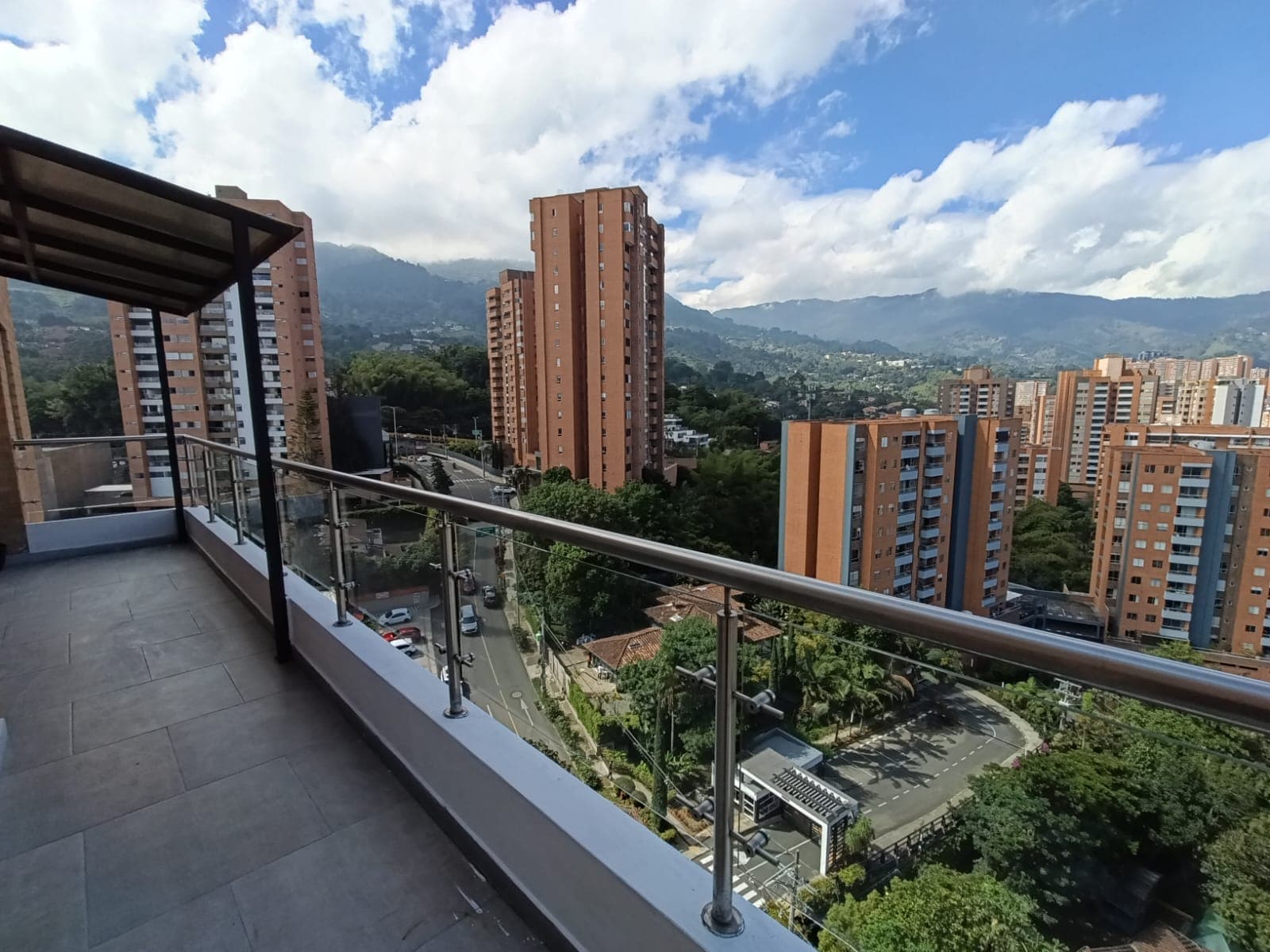 Apartamento en arriendo en El Esmeraldal, Envigado — foto 1 de 20