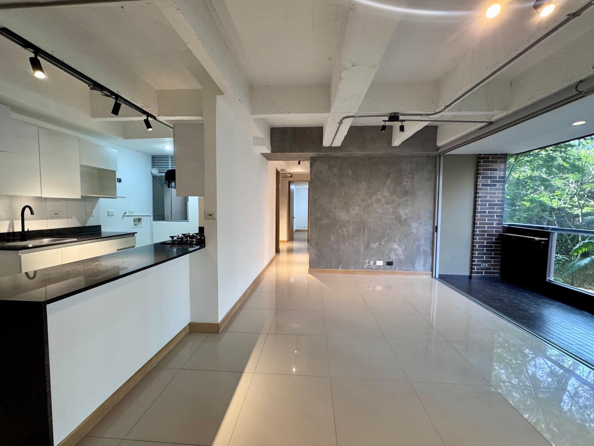 Apartamento en arriendo en Los Balsos, El Poblado, Medellín — foto 1 de 20