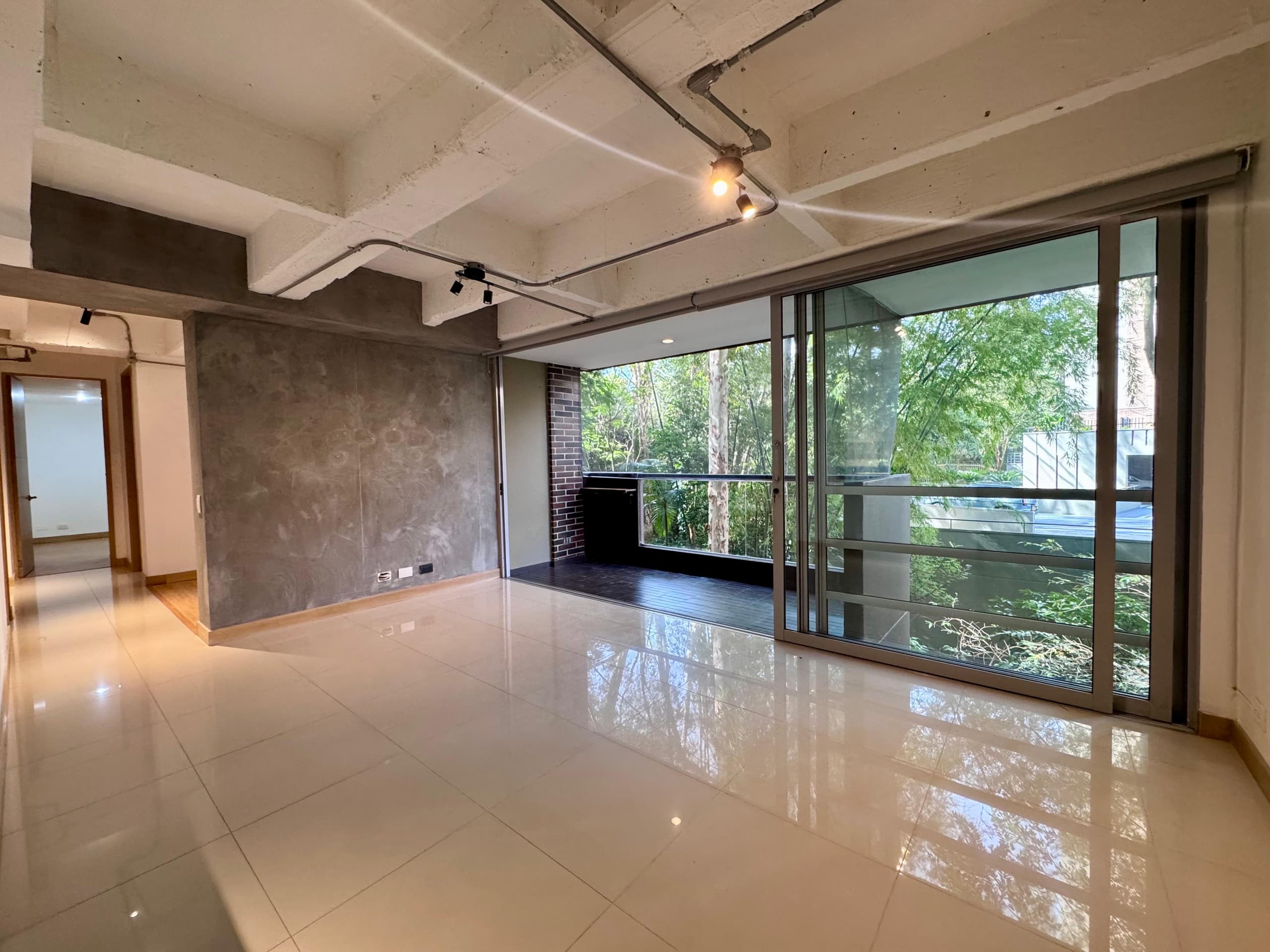 Apartamento en arriendo en Los Balsos, El Poblado, Medellín — foto 2 de 20