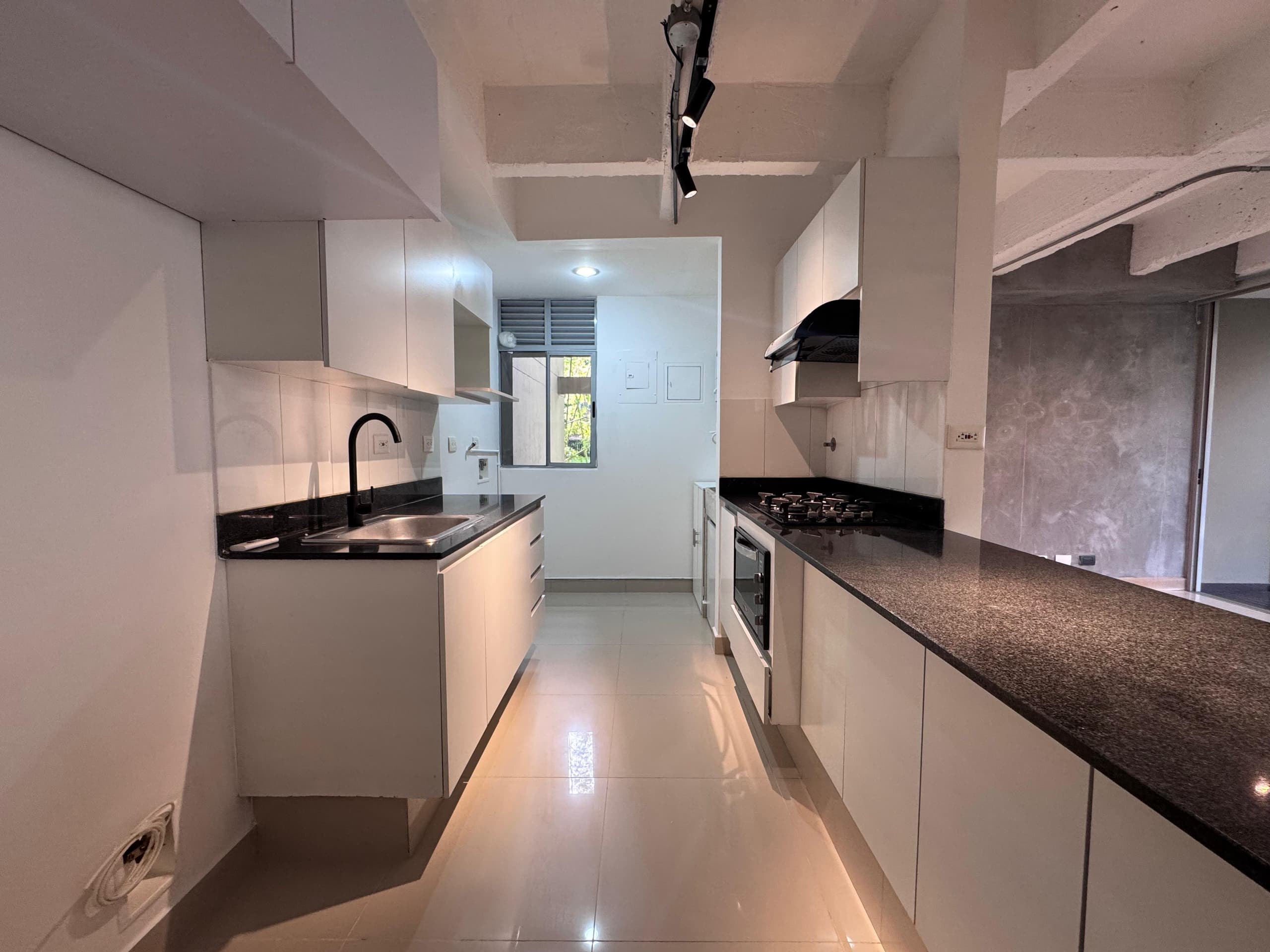 Apartamento en arriendo en Los Balsos, El Poblado, Medellín — foto 4 de 20