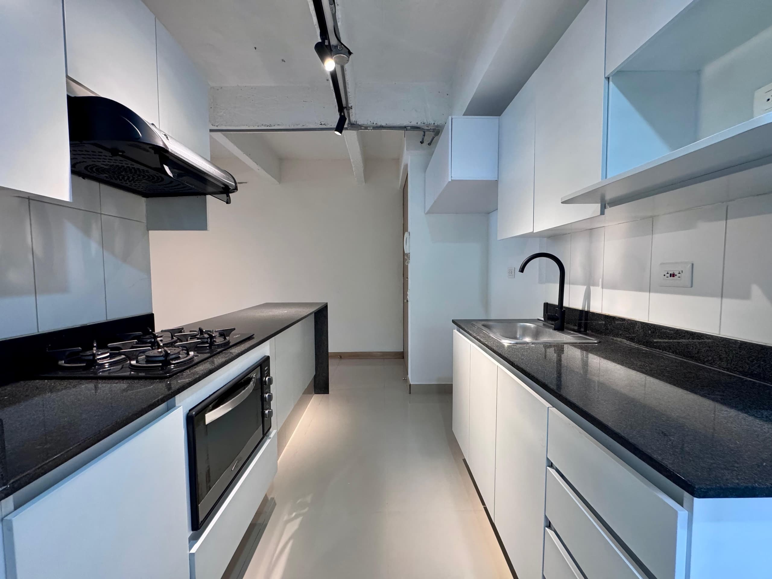 Apartamento en arriendo en Los Balsos, El Poblado, Medellín — foto 5 de 20