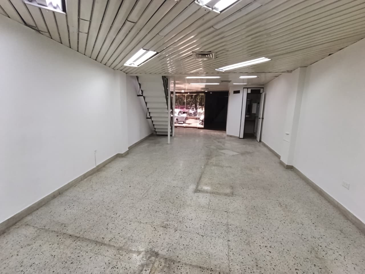 Local en arriendo en El Rodeo, Guayabal, Medellín — foto 1 de 16