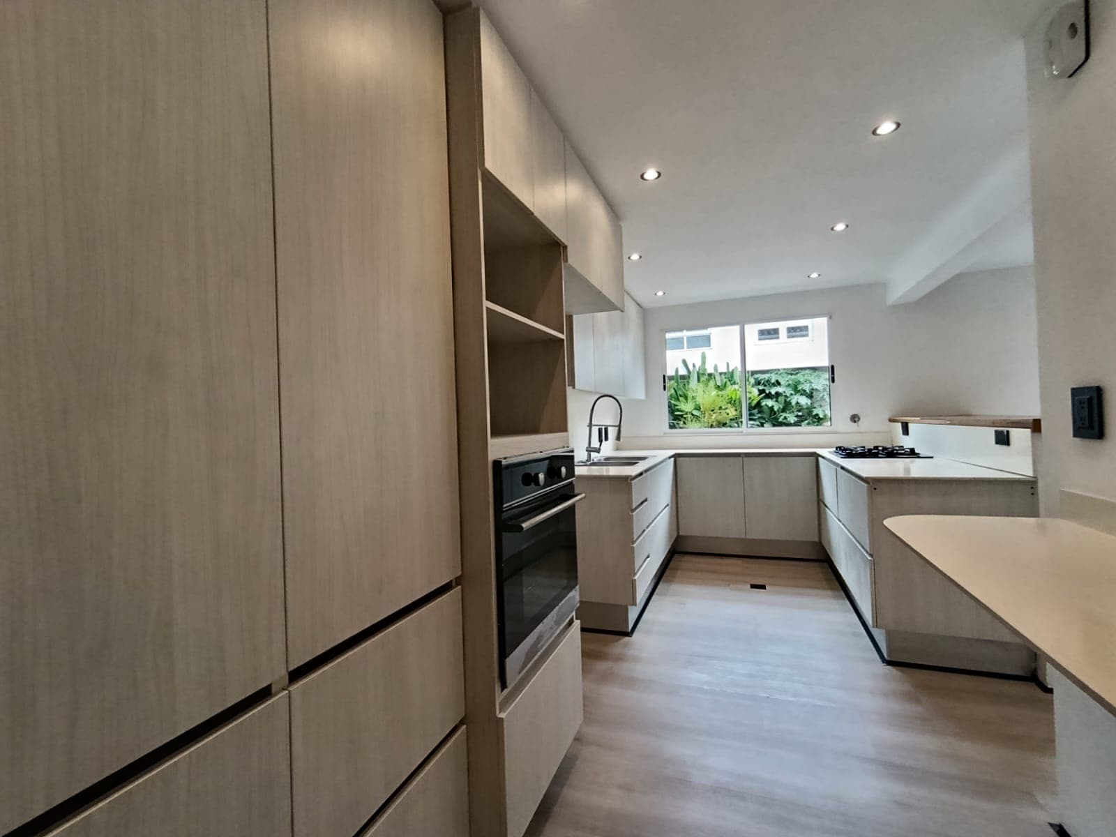 Casa Vivienda en arriendo en Las Lomas, El Poblado, Medellín — foto 1 de 20