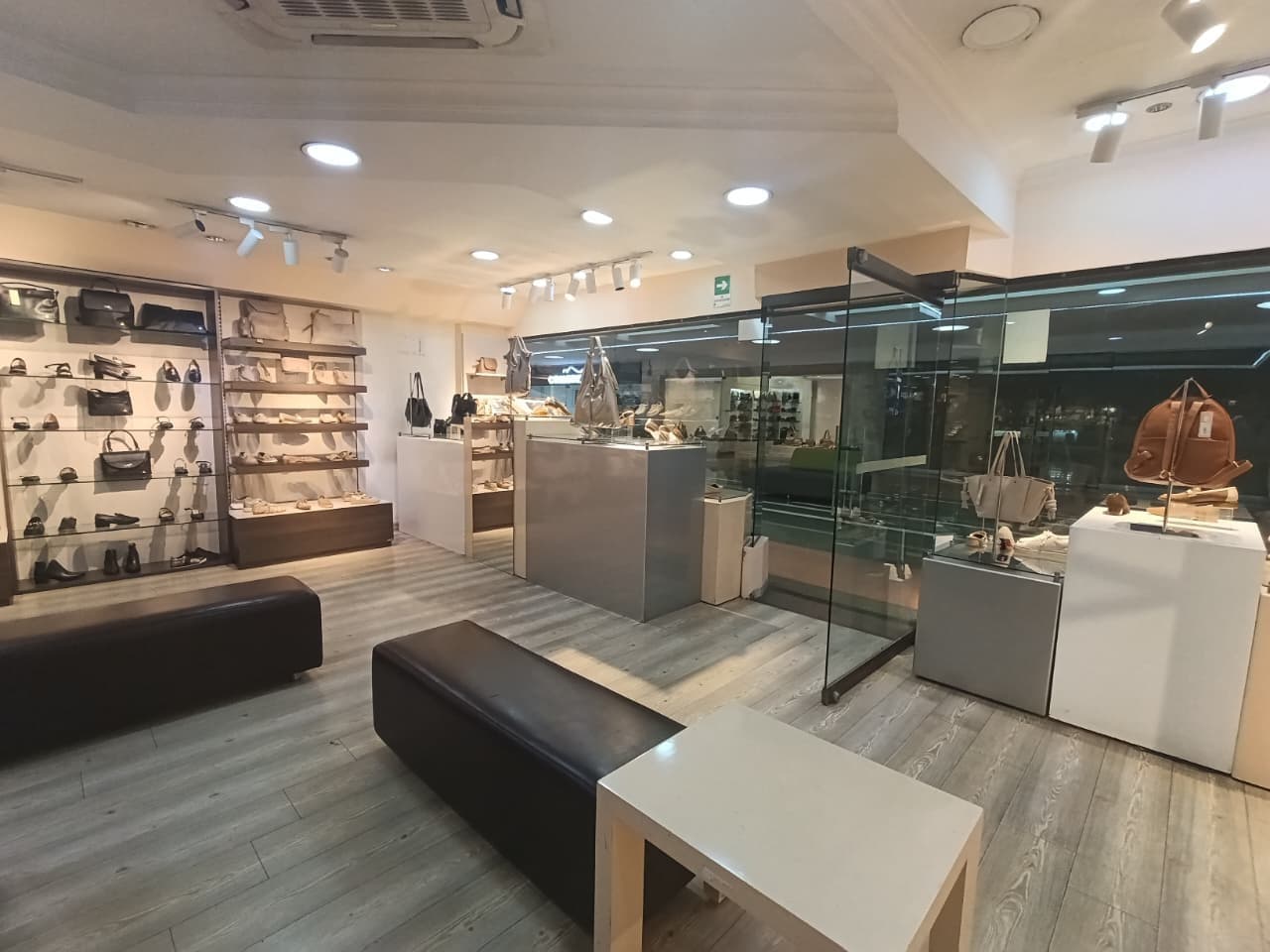 Local en arriendo en Conquistadores, Laureles, Medellín — foto 5 de 10