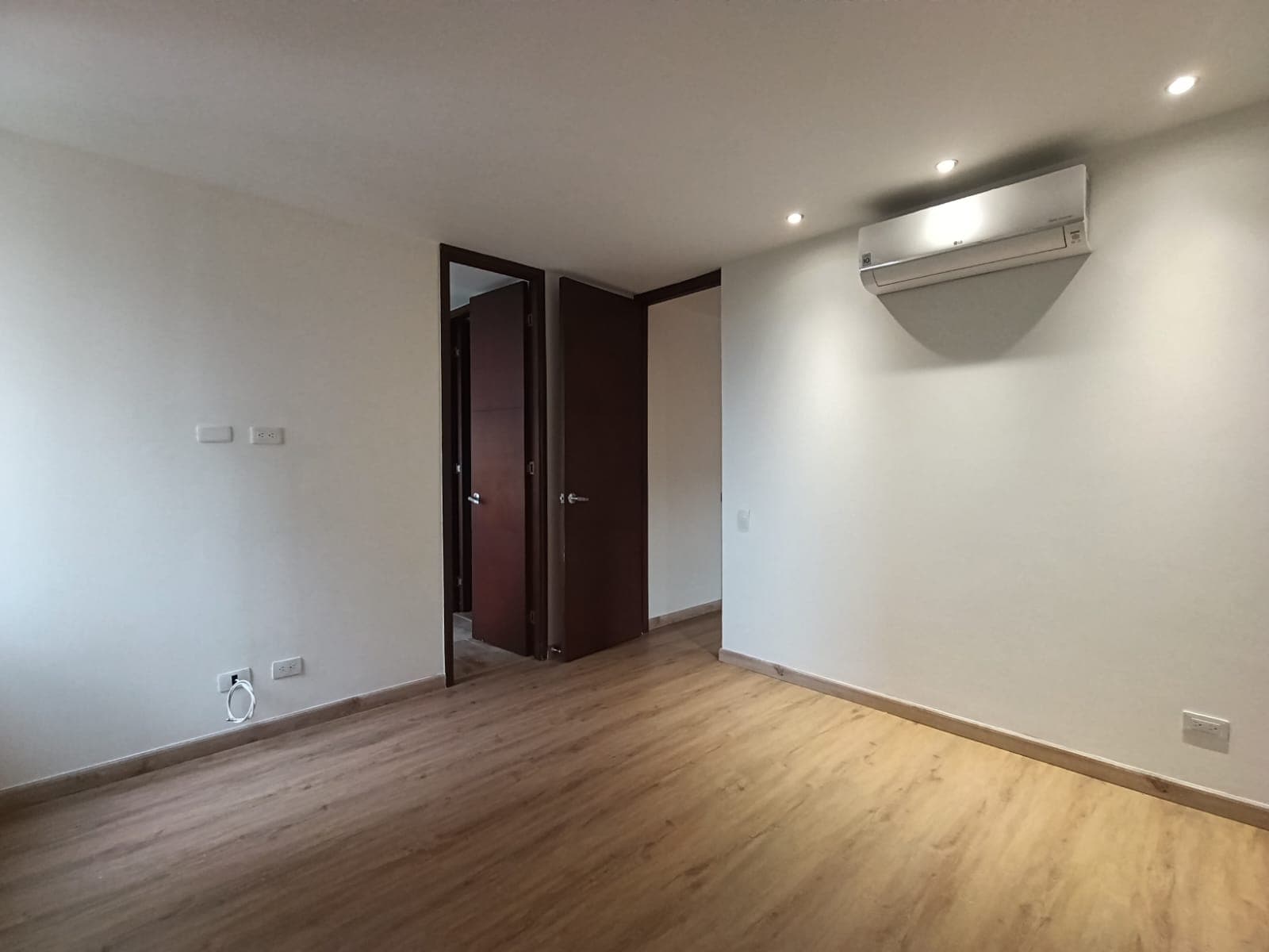 Apartamento en arriendo en Santa María De Los Ángeles, El Poblado, Medellín — foto 4 de 14