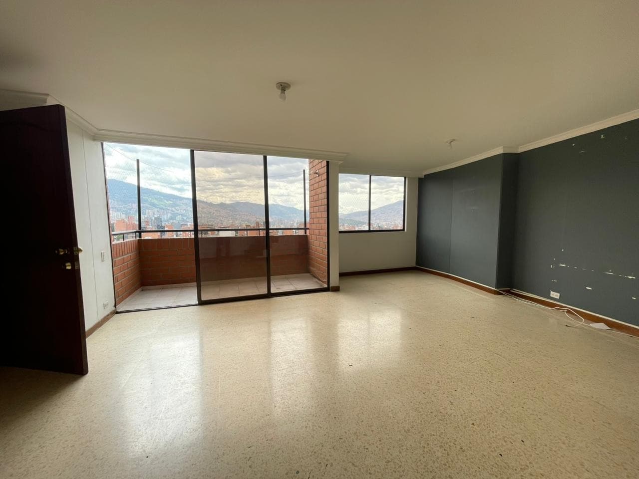 Apartamento en arriendo en La Castellana, Laureles, Medellín — foto 1 de 19