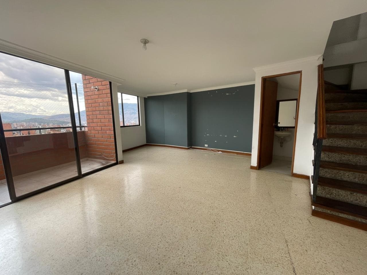 Apartamento en arriendo en La Castellana, Laureles, Medellín — foto 2 de 19