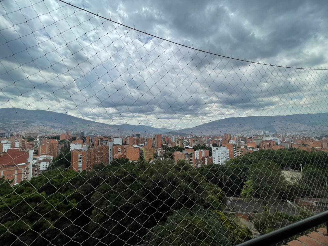 Apartamento en arriendo en La Castellana, Laureles, Medellín — foto 5 de 19