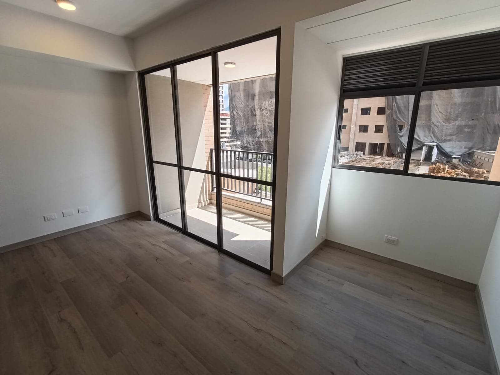 Apartamento en arriendo en Ciudad Del Rio, El Poblado, Medellín — foto 5 de 17