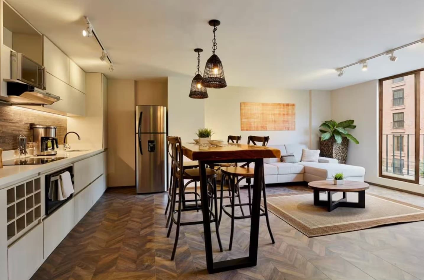 Apartamento en arriendo en Lalinde, El Poblado, Medellín — foto 1 de 10