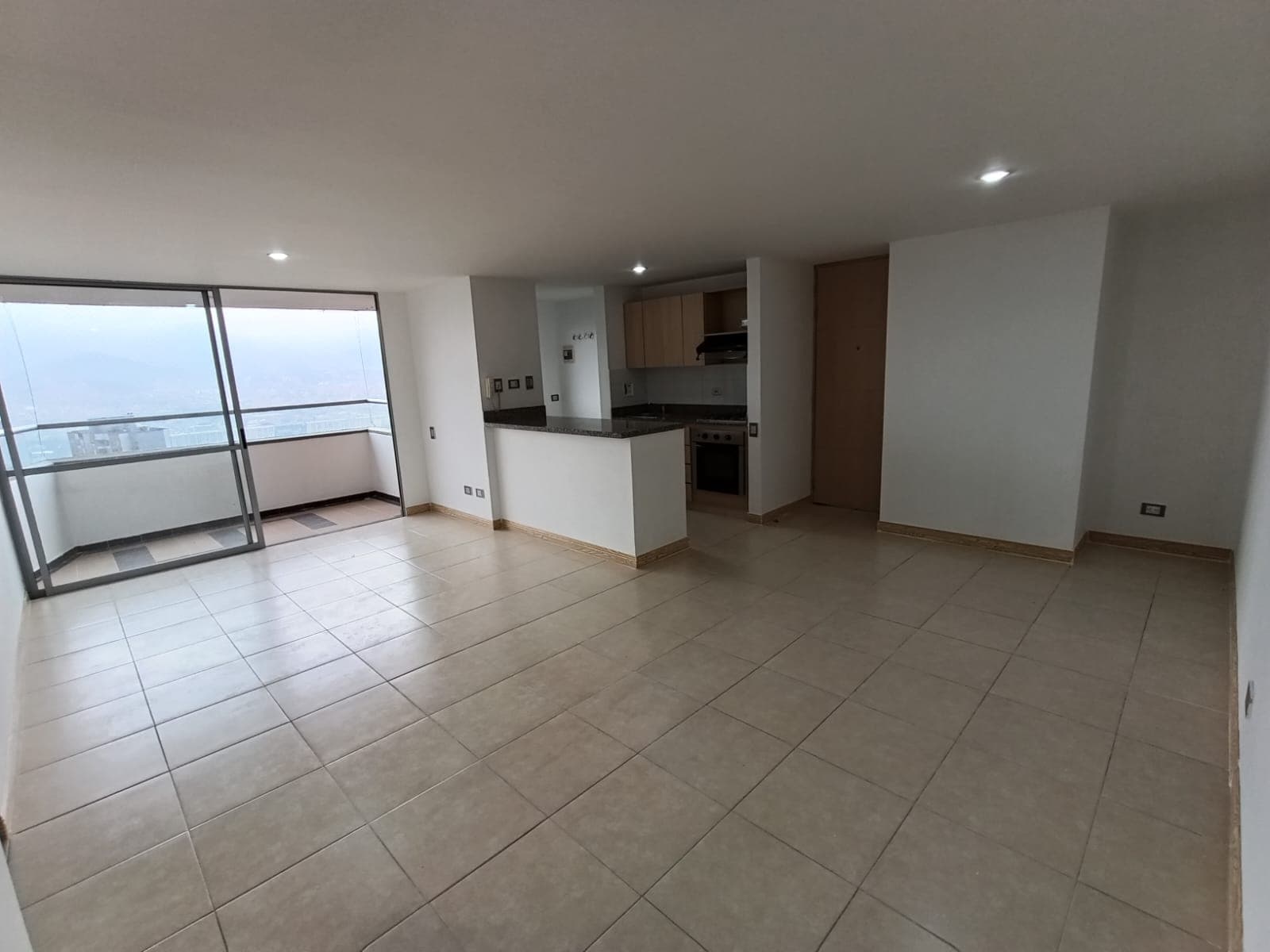 Apartamento en arriendo en Loma Del Indio, El Poblado, Medellín — foto 1 de 20