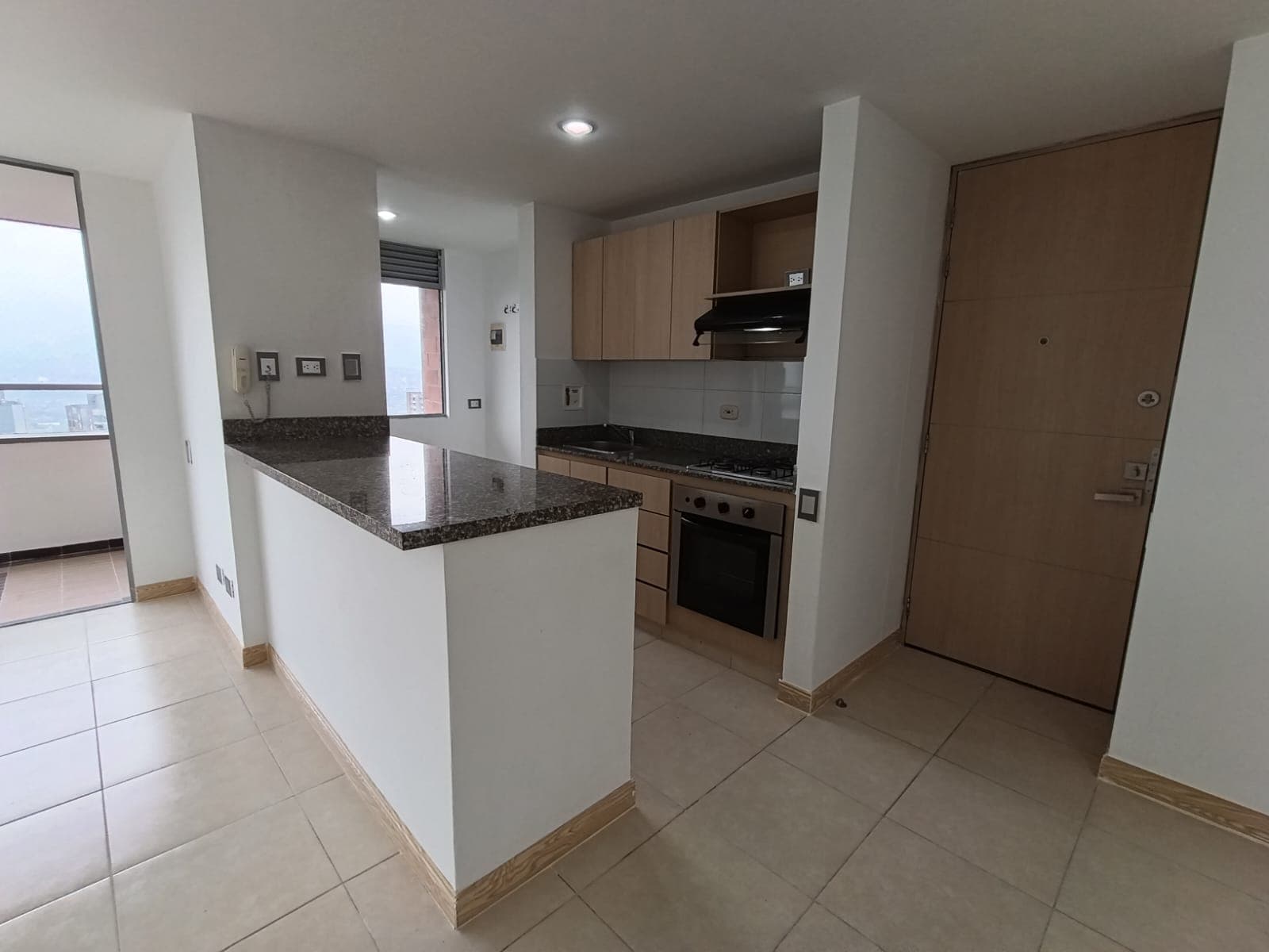 Apartamento en arriendo en Loma Del Indio, El Poblado, Medellín — foto 2 de 20