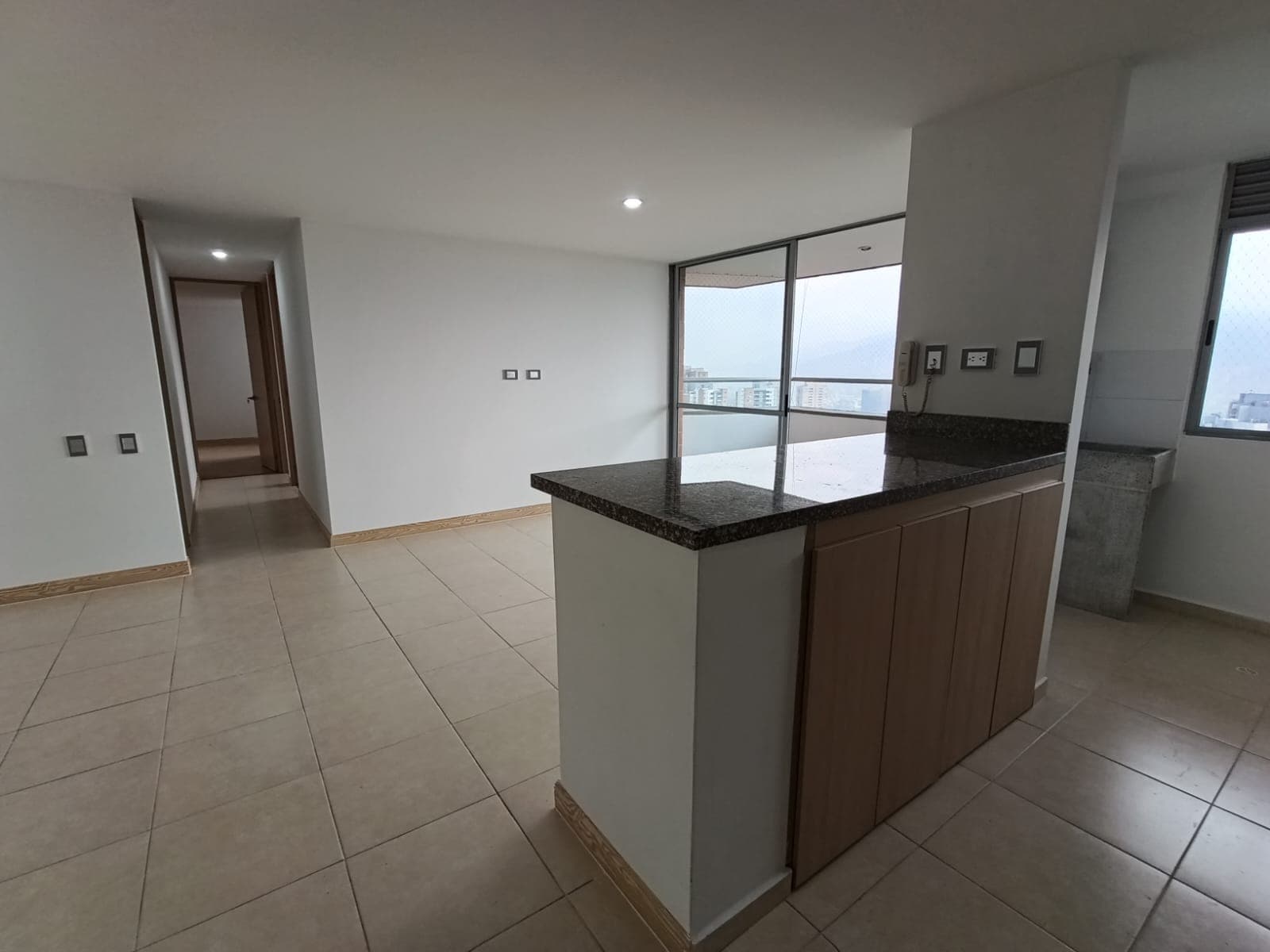 Apartamento en arriendo en Loma Del Indio, El Poblado, Medellín — foto 3 de 20