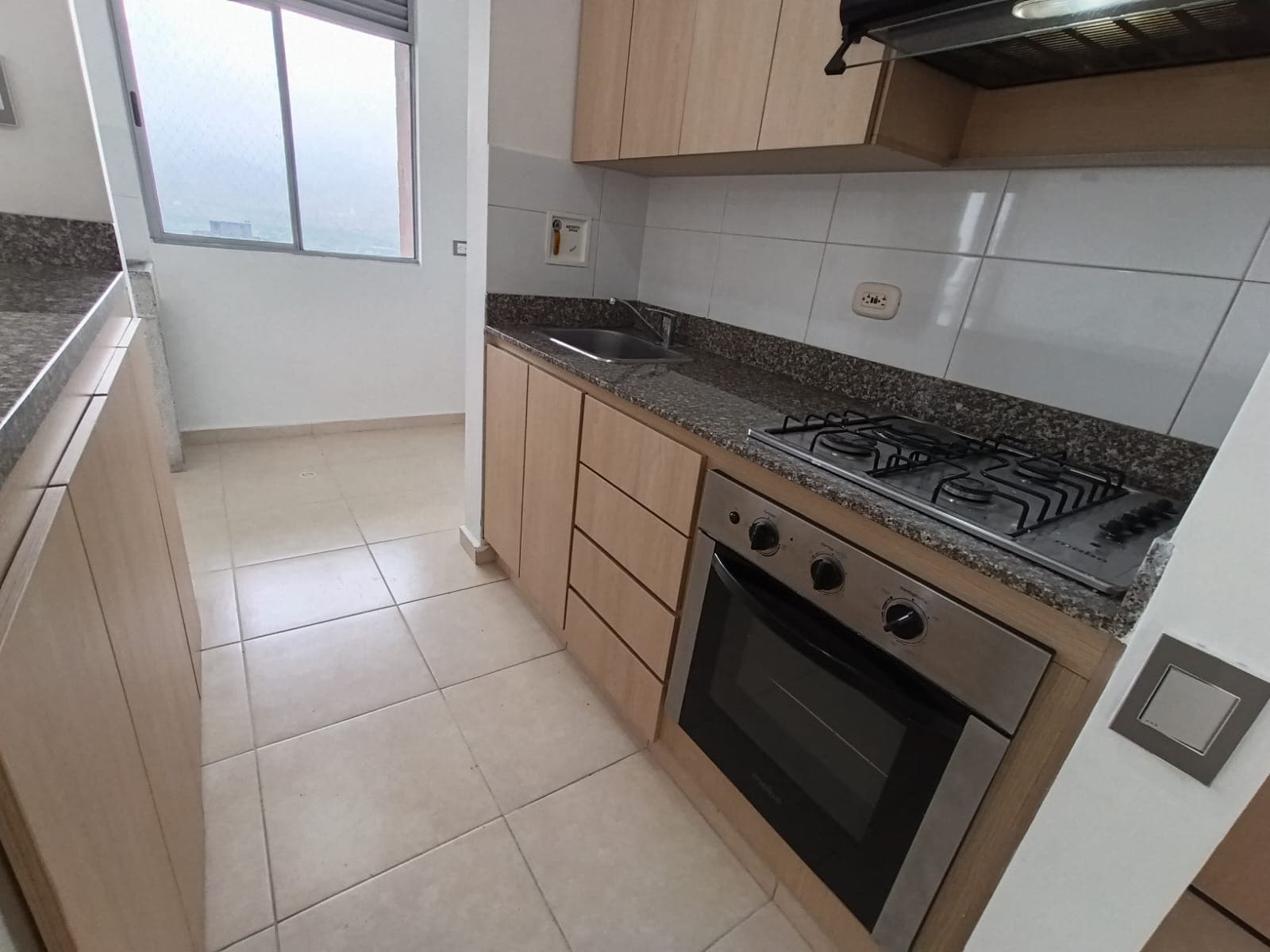 Apartamento en arriendo en Loma Del Indio, El Poblado, Medellín — foto 4 de 20