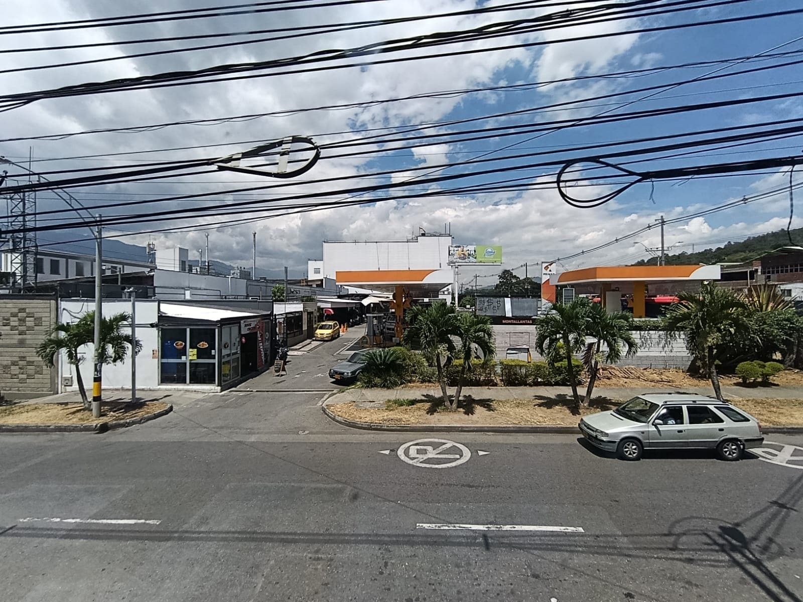Local en arriendo en Caribe, Centro, Medellín — foto 1 de 10
