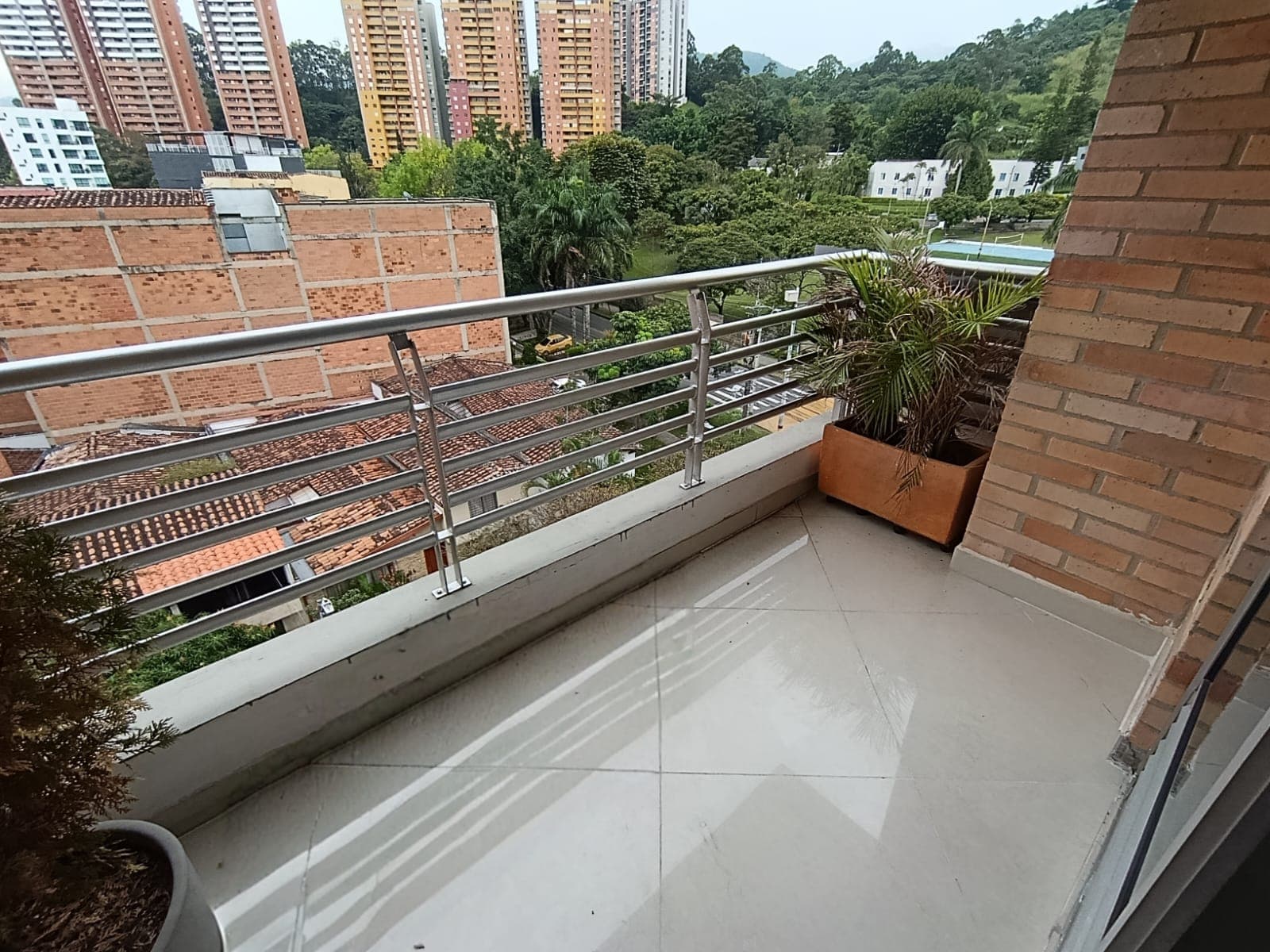 Apartamento en arriendo en La Castellana, Laureles, Medellín — foto 3 de 10