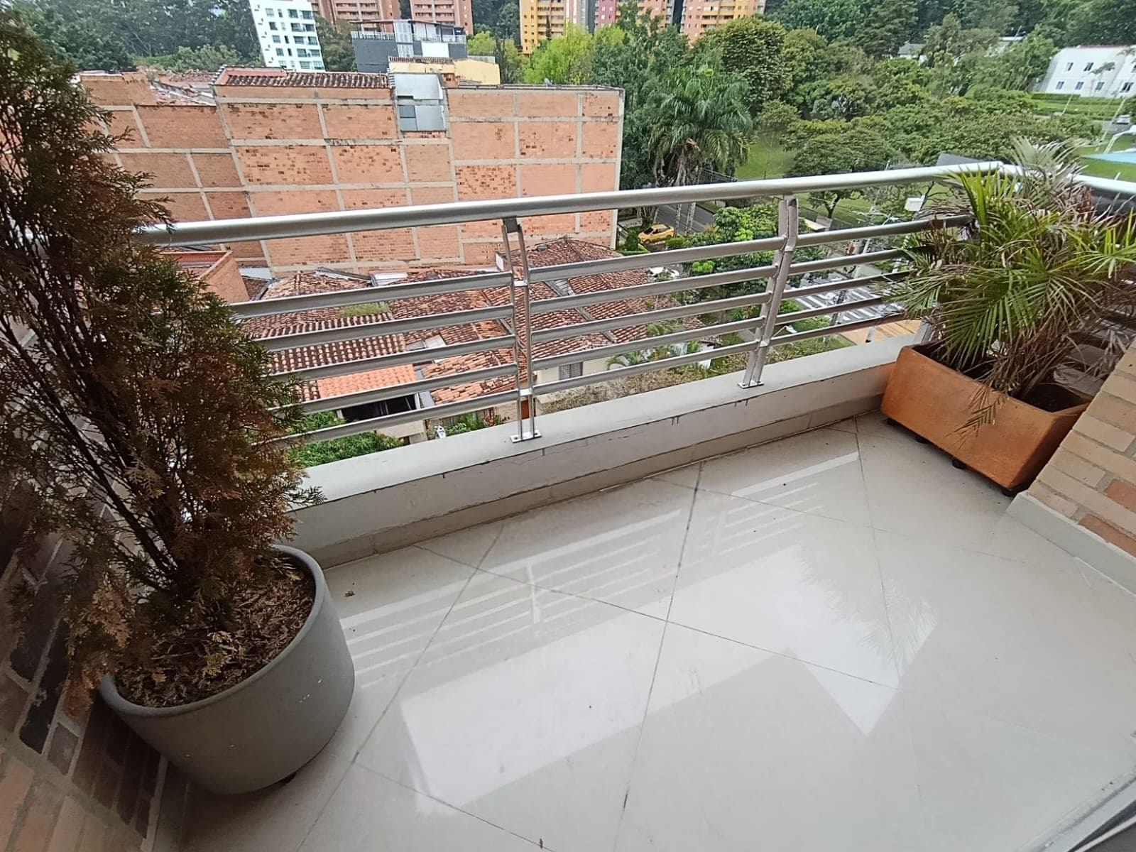 Apartamento en arriendo en La Castellana, Laureles, Medellín — foto 4 de 10