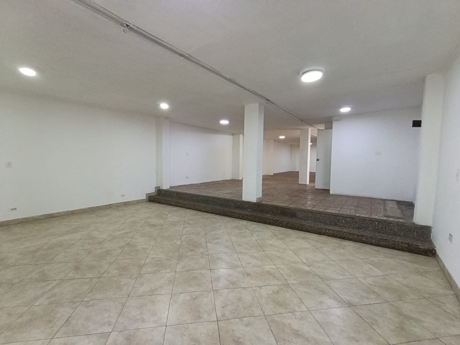 Local en arriendo en Parque De, Envigado — foto 1 de 11