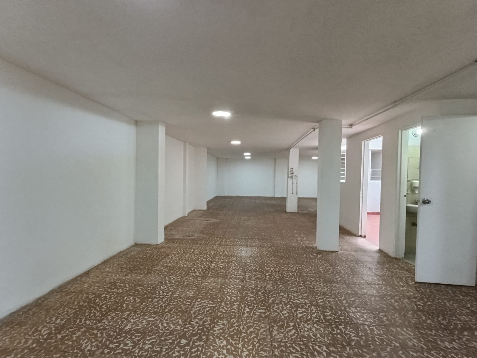 Local en arriendo en Parque De, Envigado — foto 5 de 11