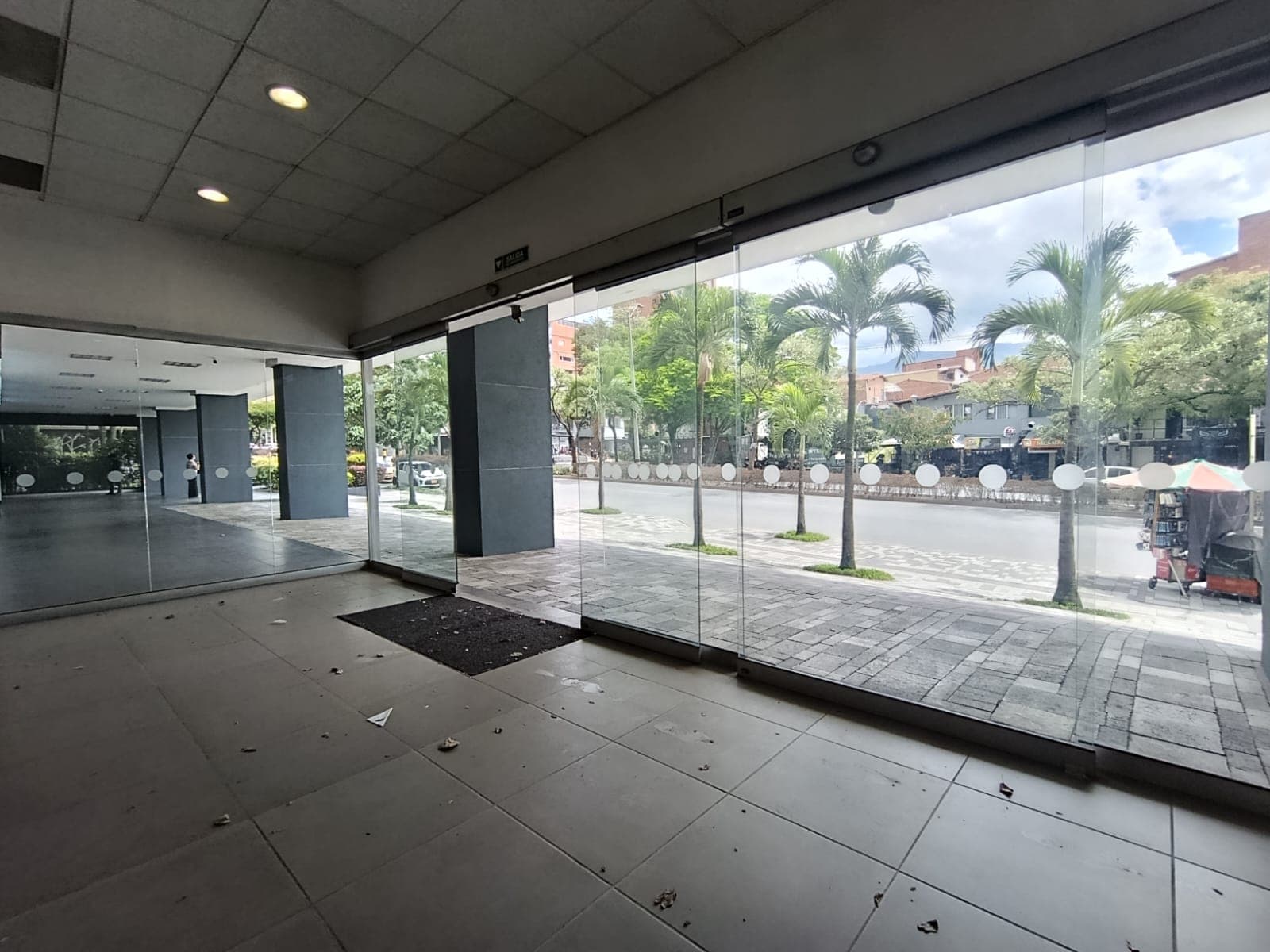 Local en arriendo en Laureles, Medellín — foto 1 de 20