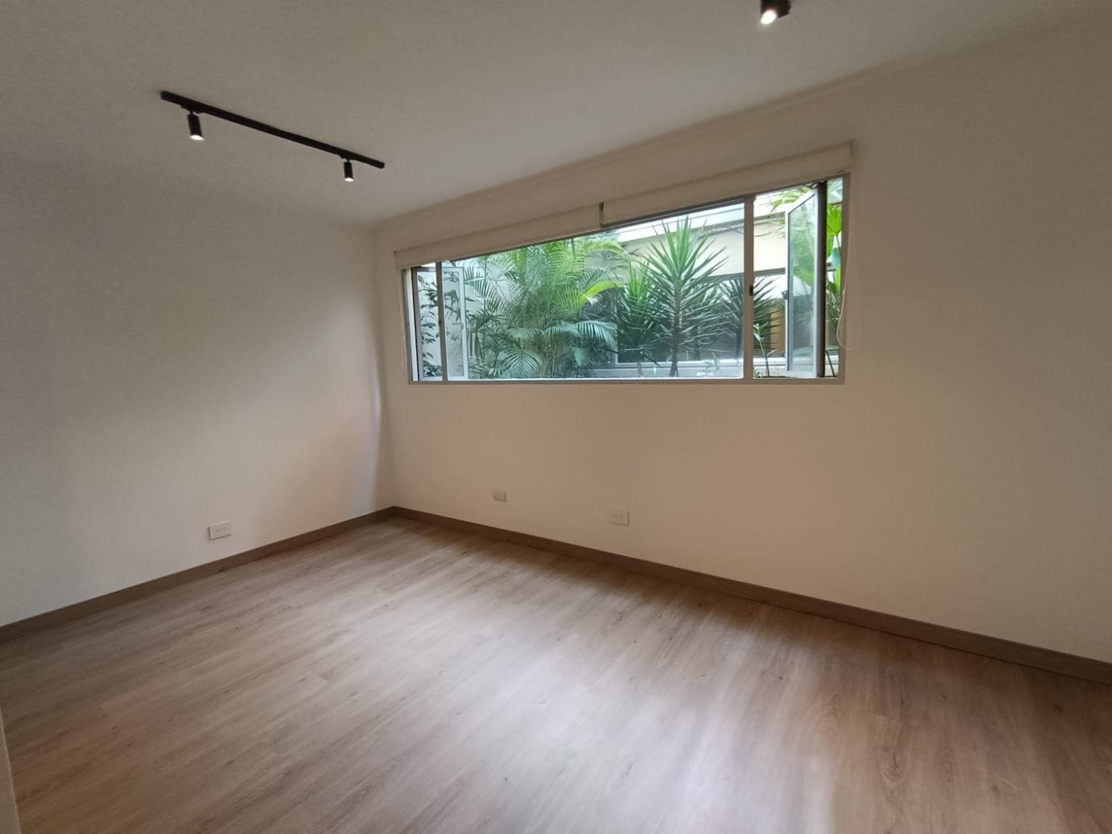 Oficina en arriendo en Laureles, Medellín — foto 3 de 8