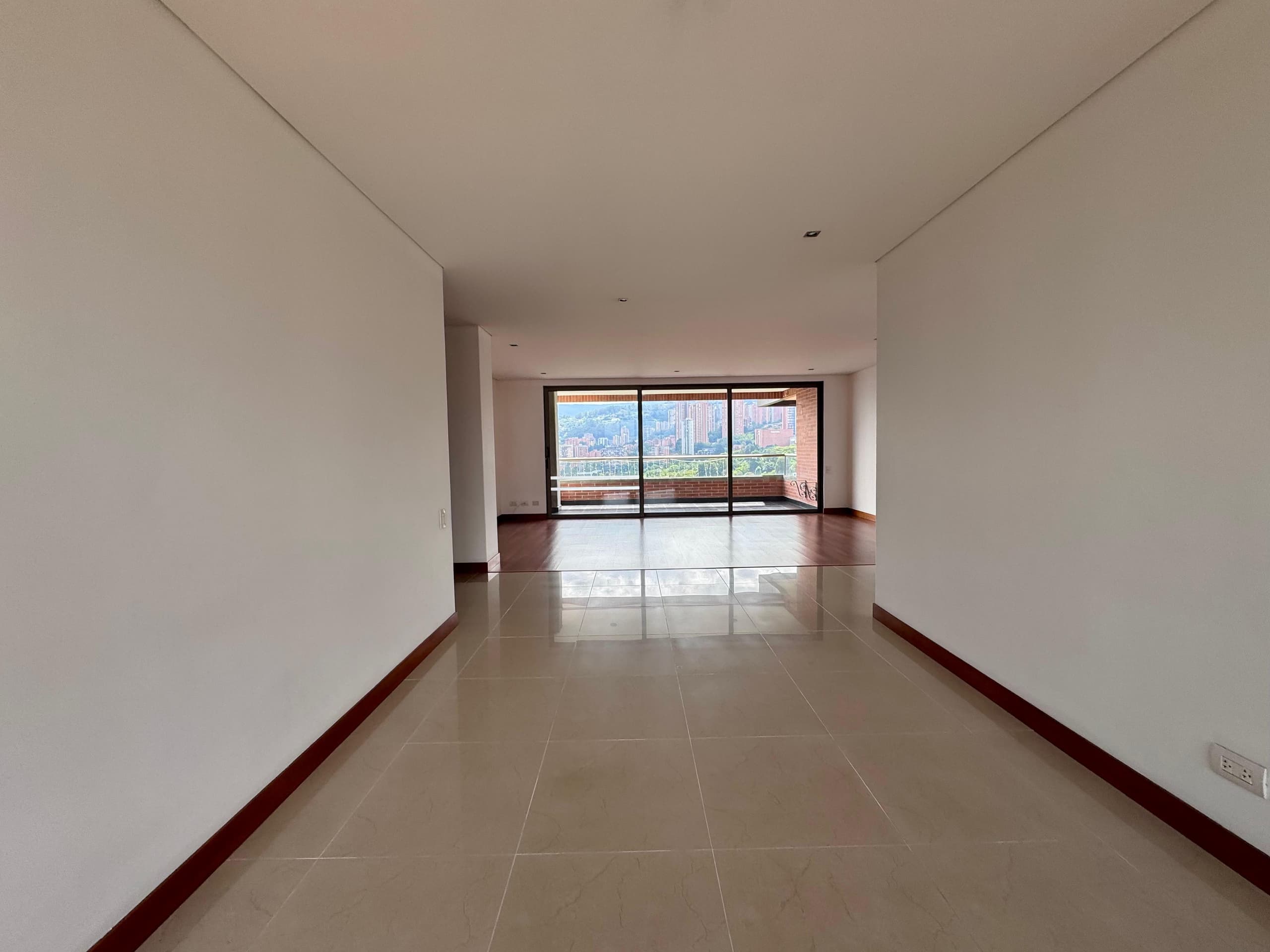 Apartamento en arriendo en La Visitacion Los Gonzalez, El Poblado, Medellín — foto 4 de 20