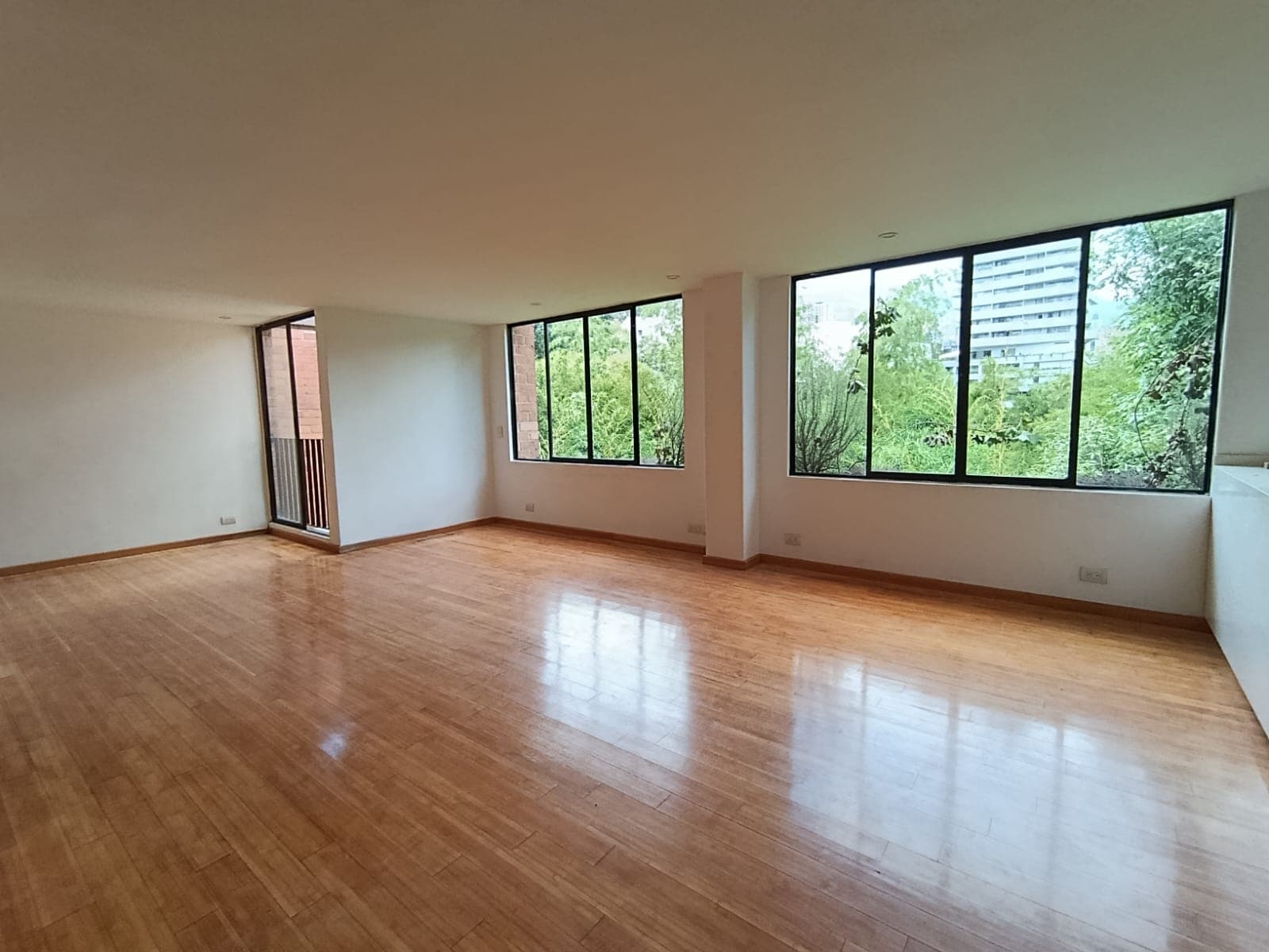 Apartamento en arriendo en Lalinde, El Poblado, Medellín — foto 2 de 20
