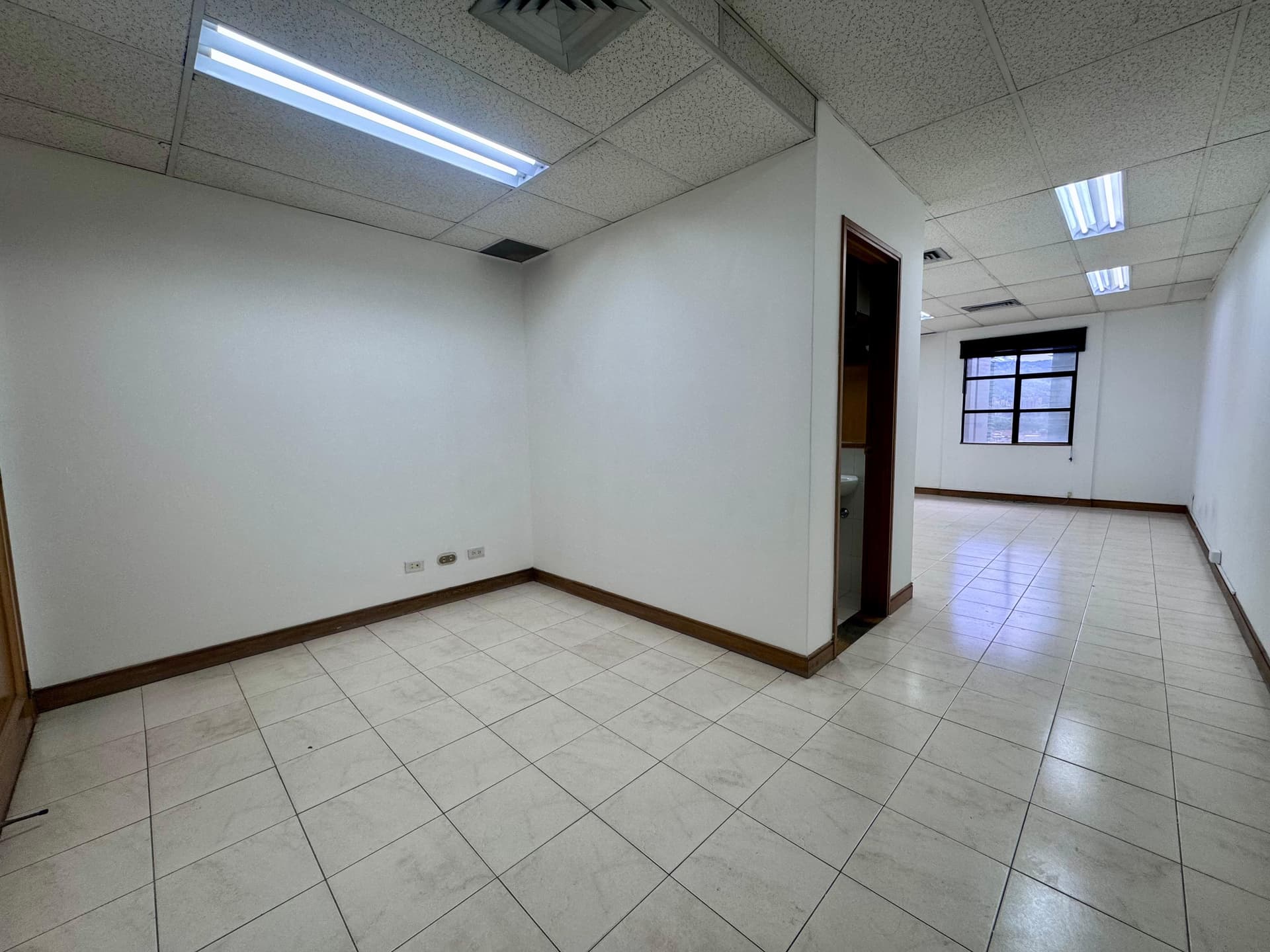 Oficina en arriendo en Milla De Oro, El Poblado, Medellín — foto 1 de 9